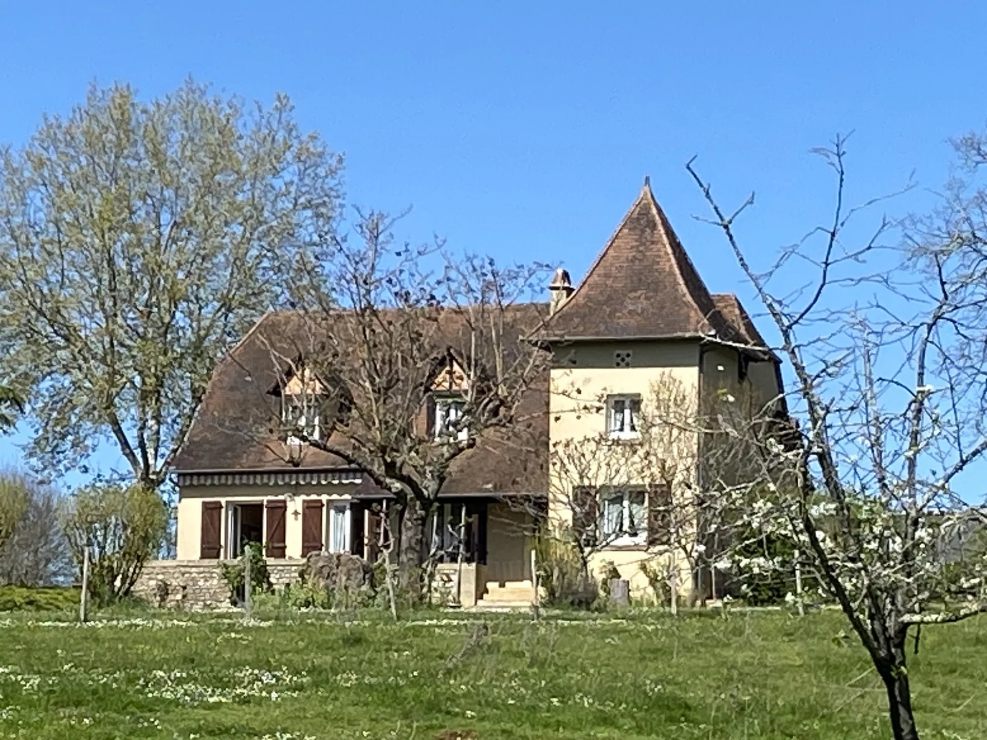 Quercy village house with land