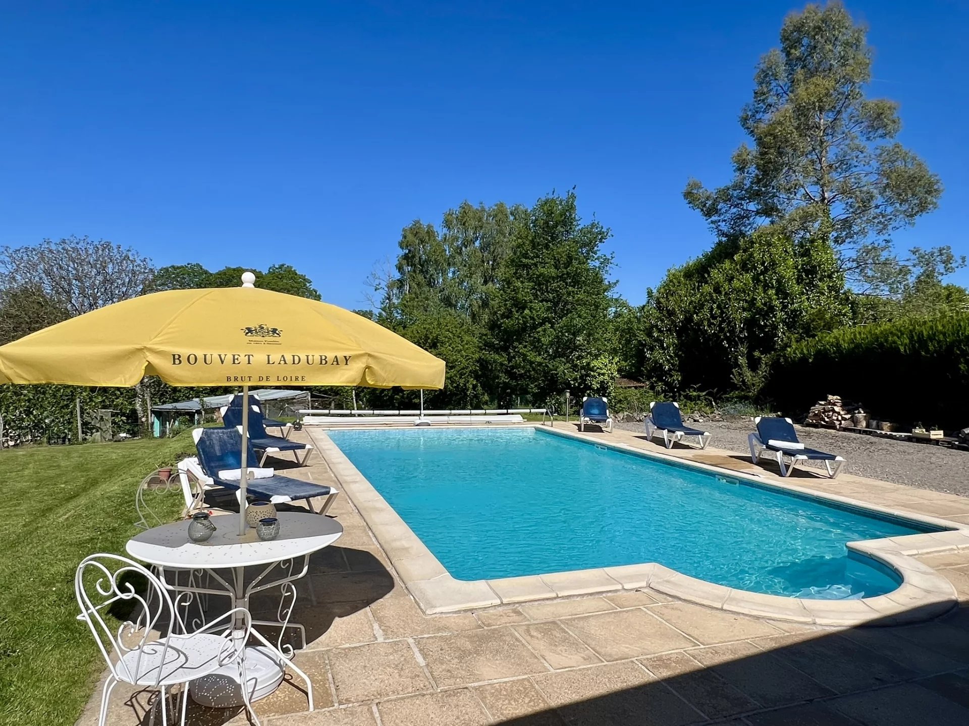 Lovely stone 3/4 bed house with gorgeous pool and easy-to_maintain gardens