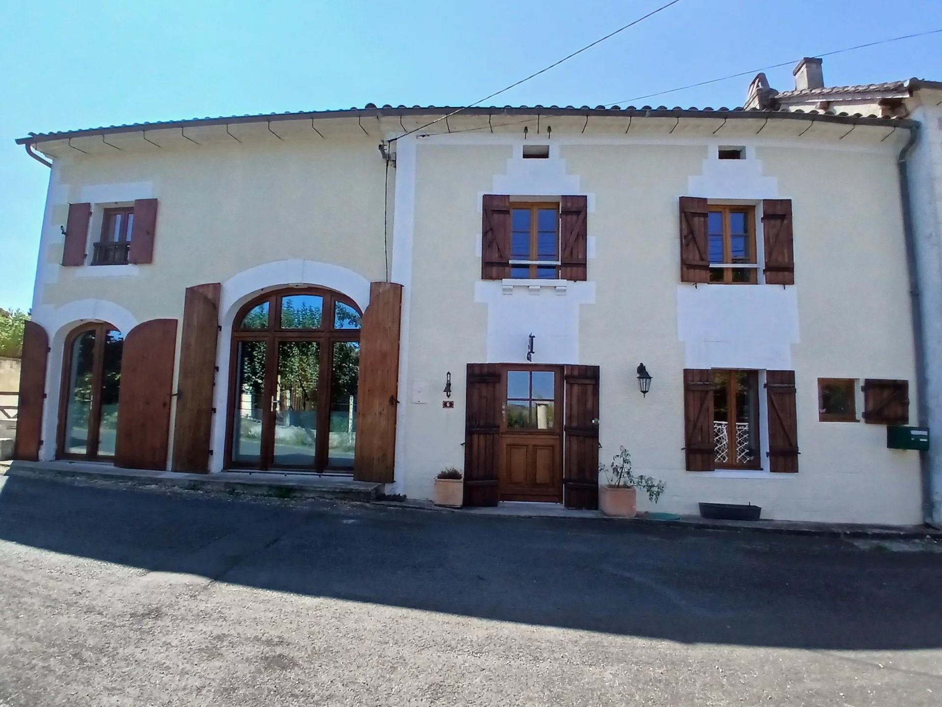 Propriété dans hameau de trois chambres avec vue imprenable.