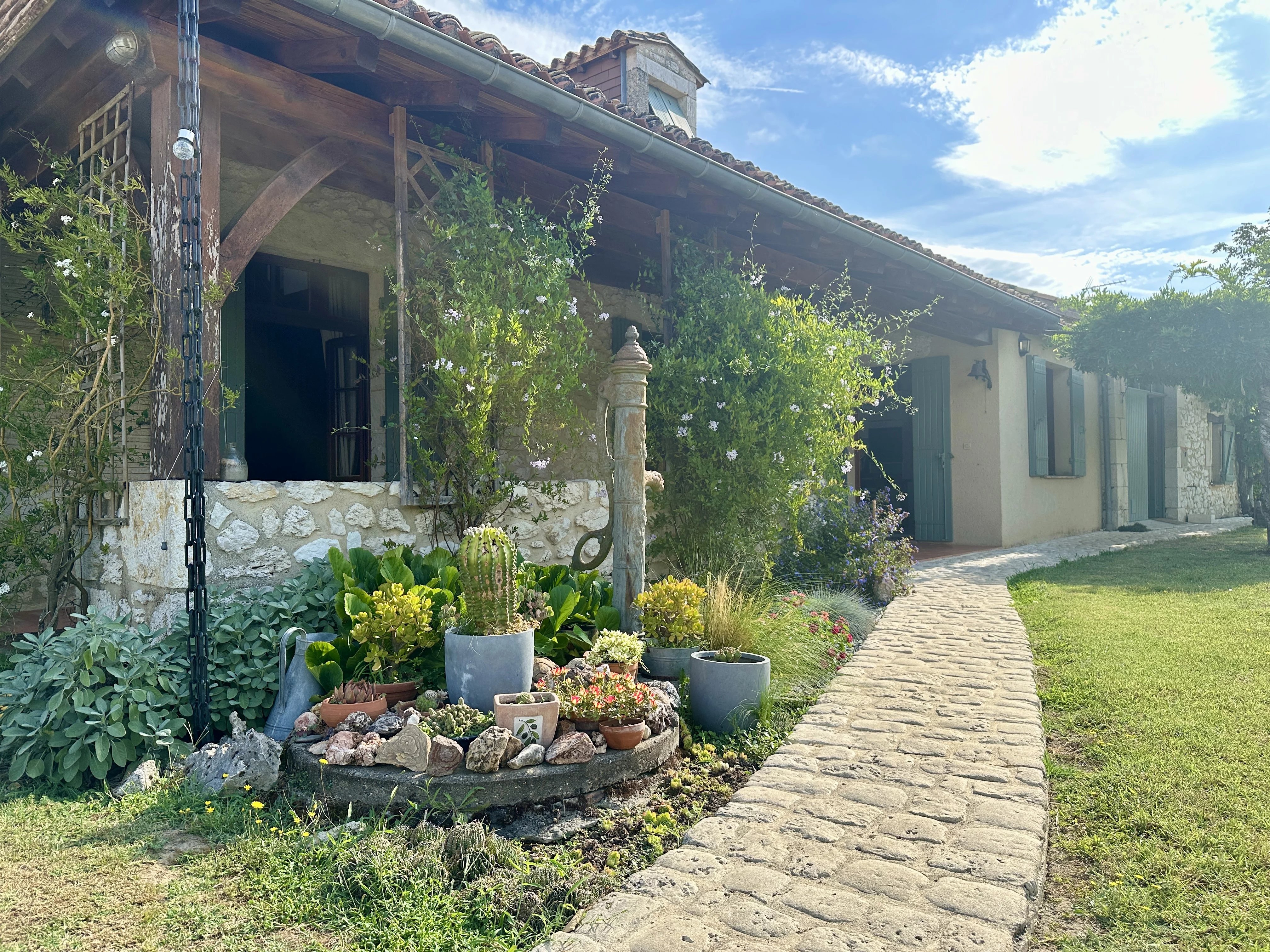 Charming stone house with terrace, pool and barn near Eymet