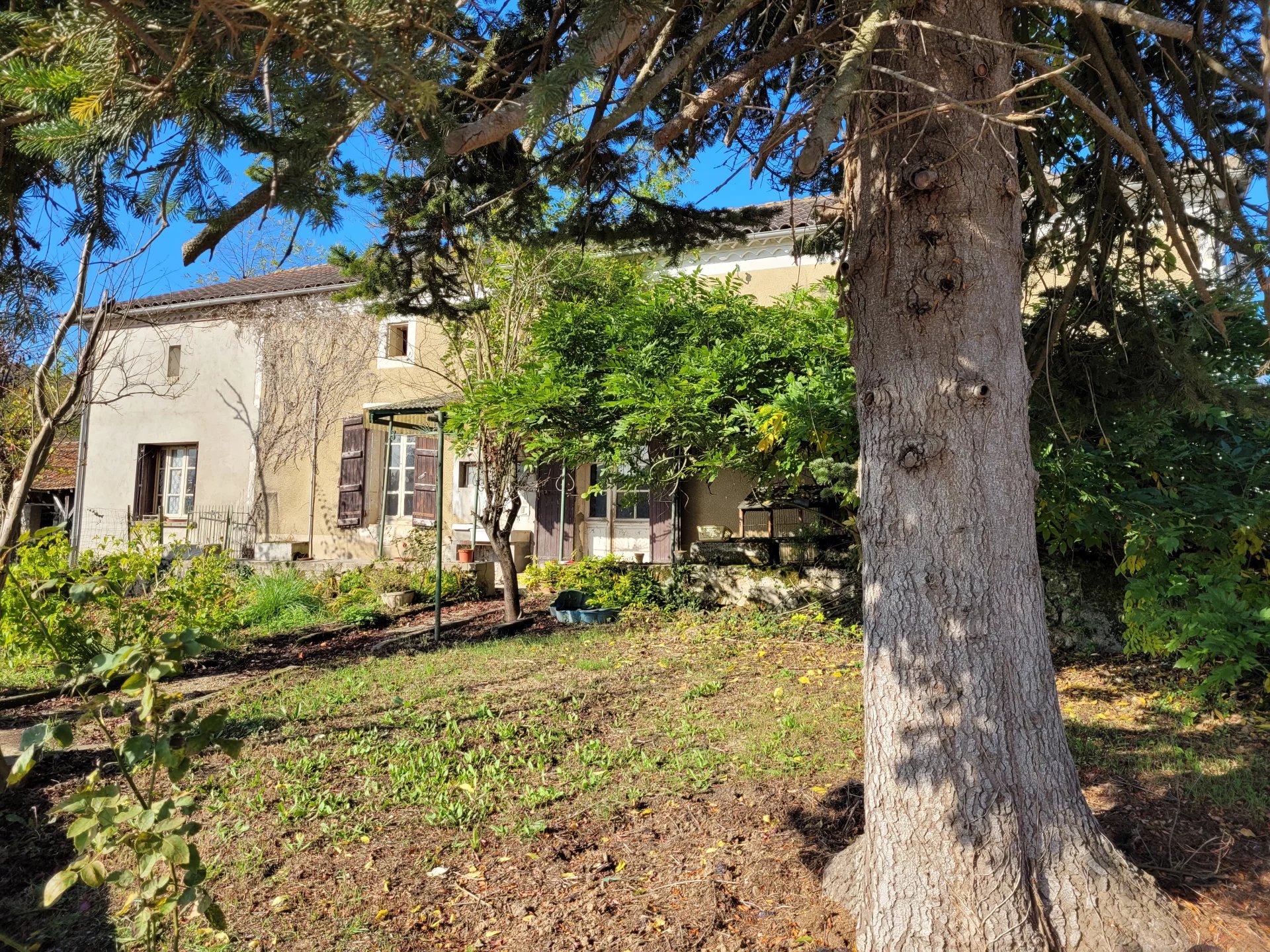 Grande maison en pierre à rénover