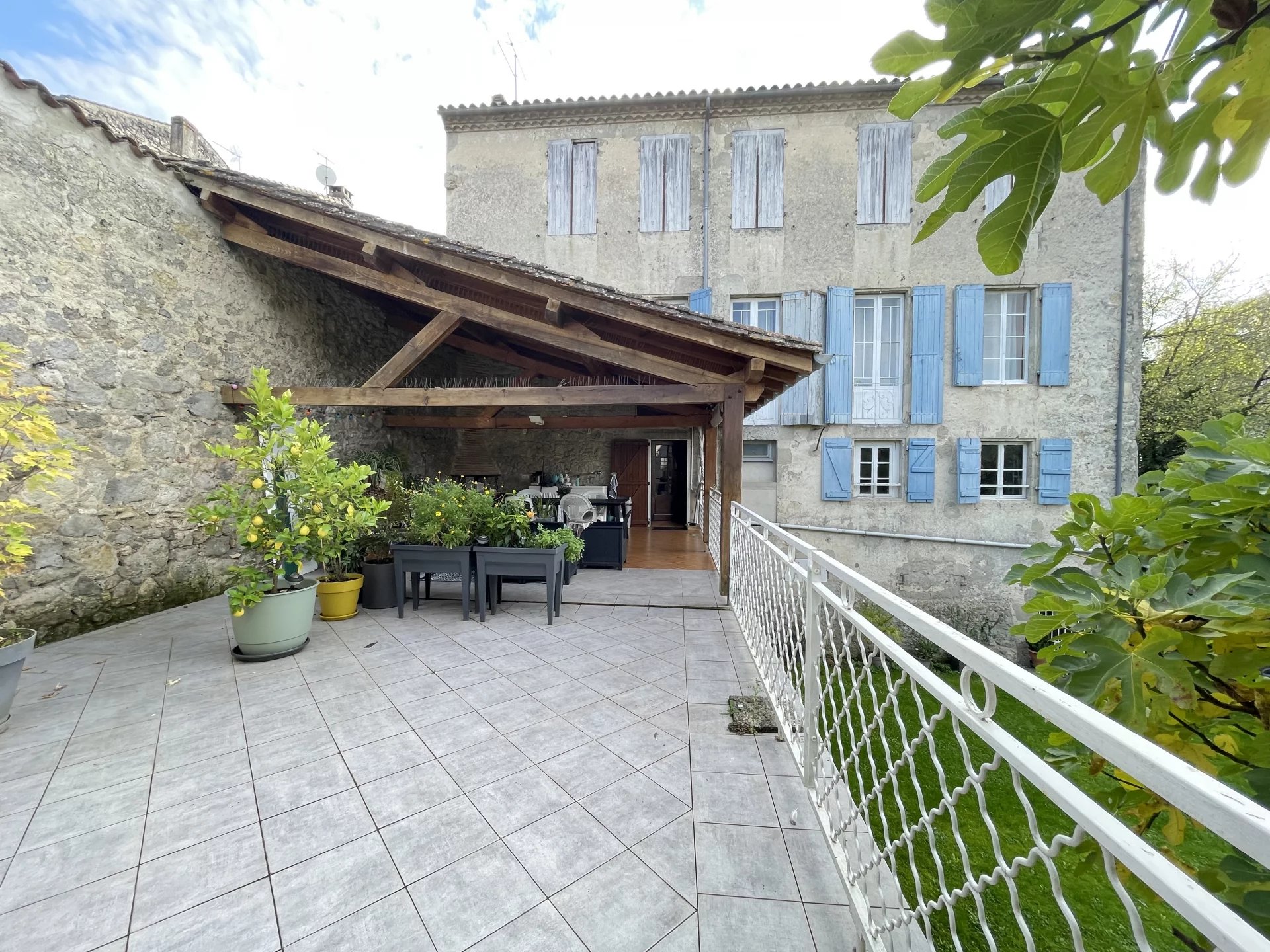 Maison de Mître in Nérac: Authentic charm and breathtaking views