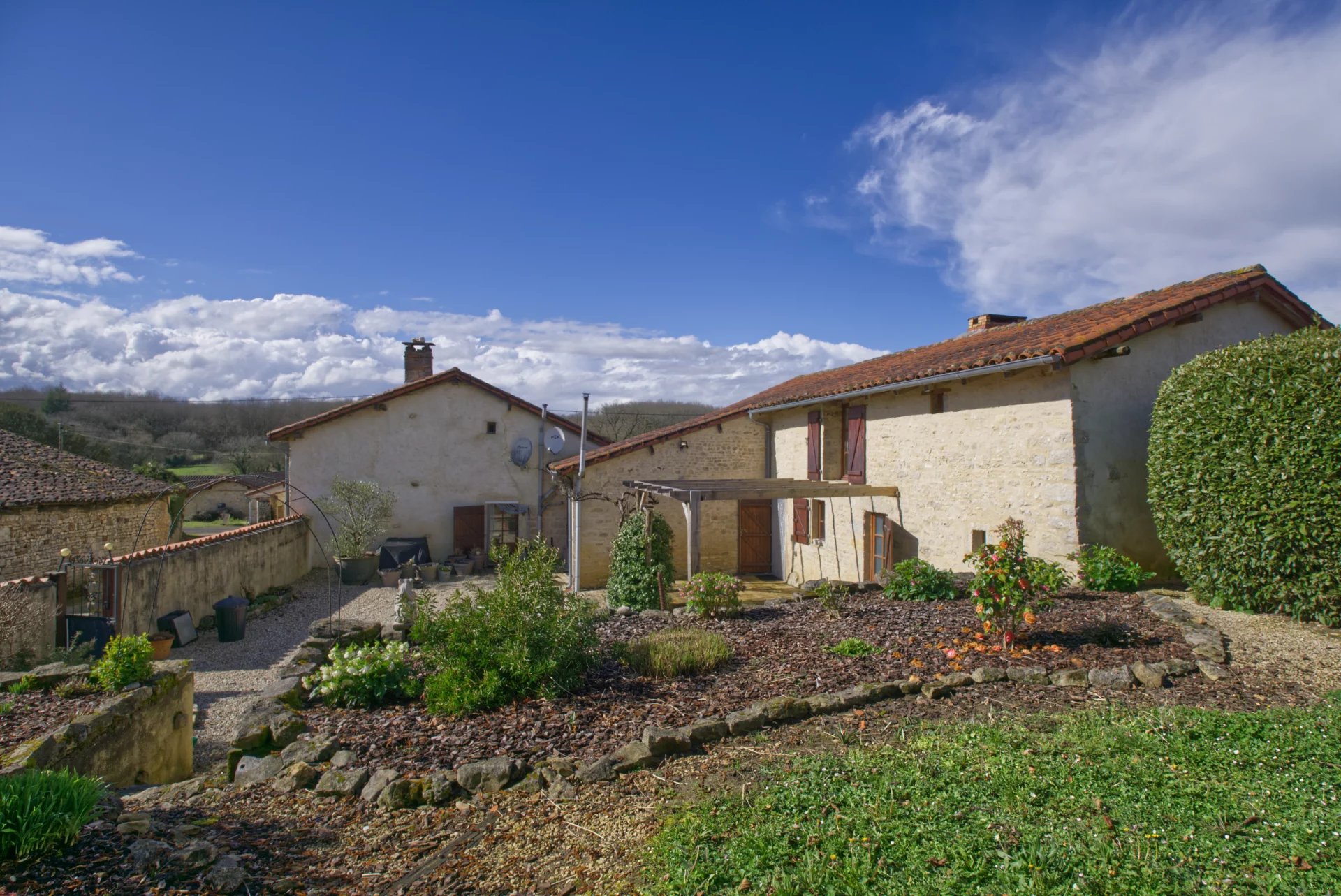 Lovely spacious stone house, with attached guest cottage, in hamlet close to Verteuil-sur-Charente