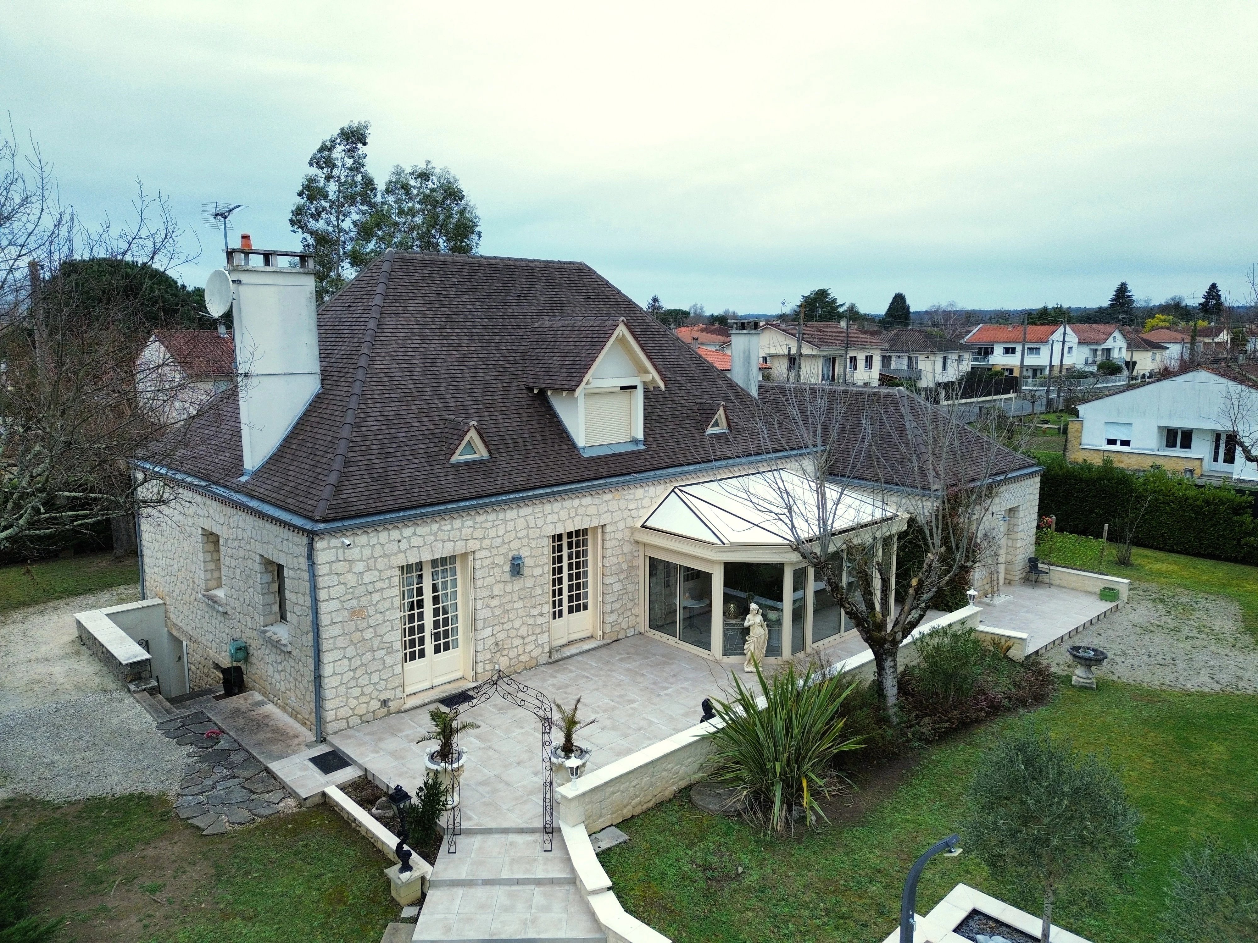 Maison avec un beau jardin dans un quartier calme à deux pas du centre de Bergerac