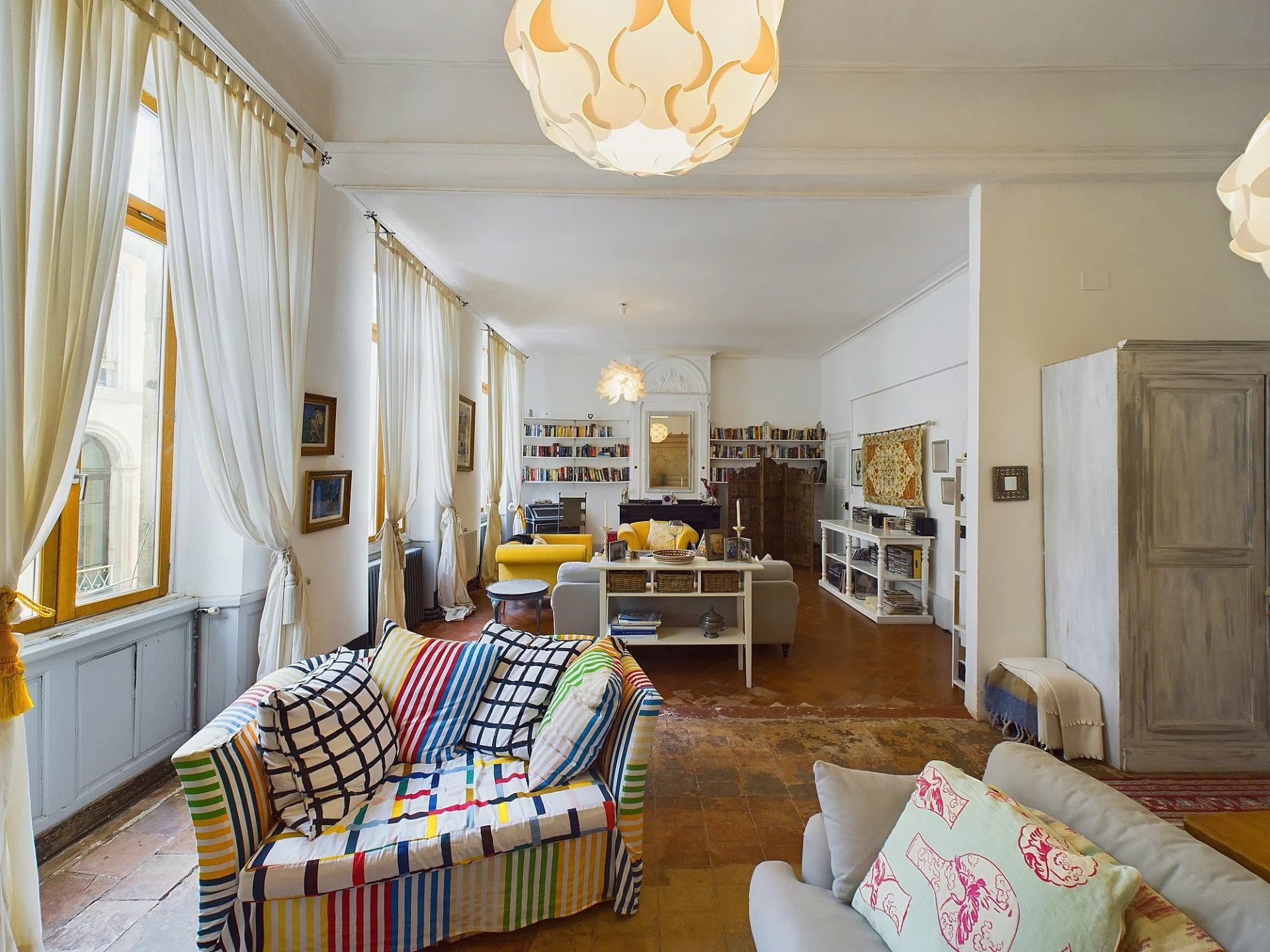 Bourgeois 17th century townhouse in heart of Carcassonne with roof terrace and courtyard entrance