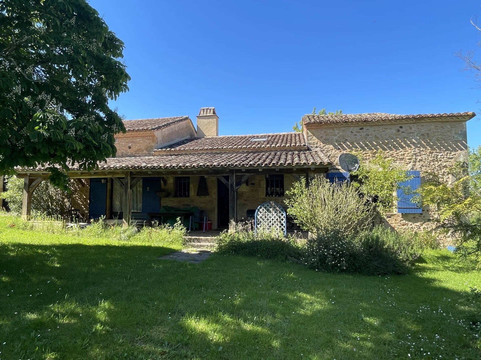 Pretty Farmhouse close to a lively Bastide Town