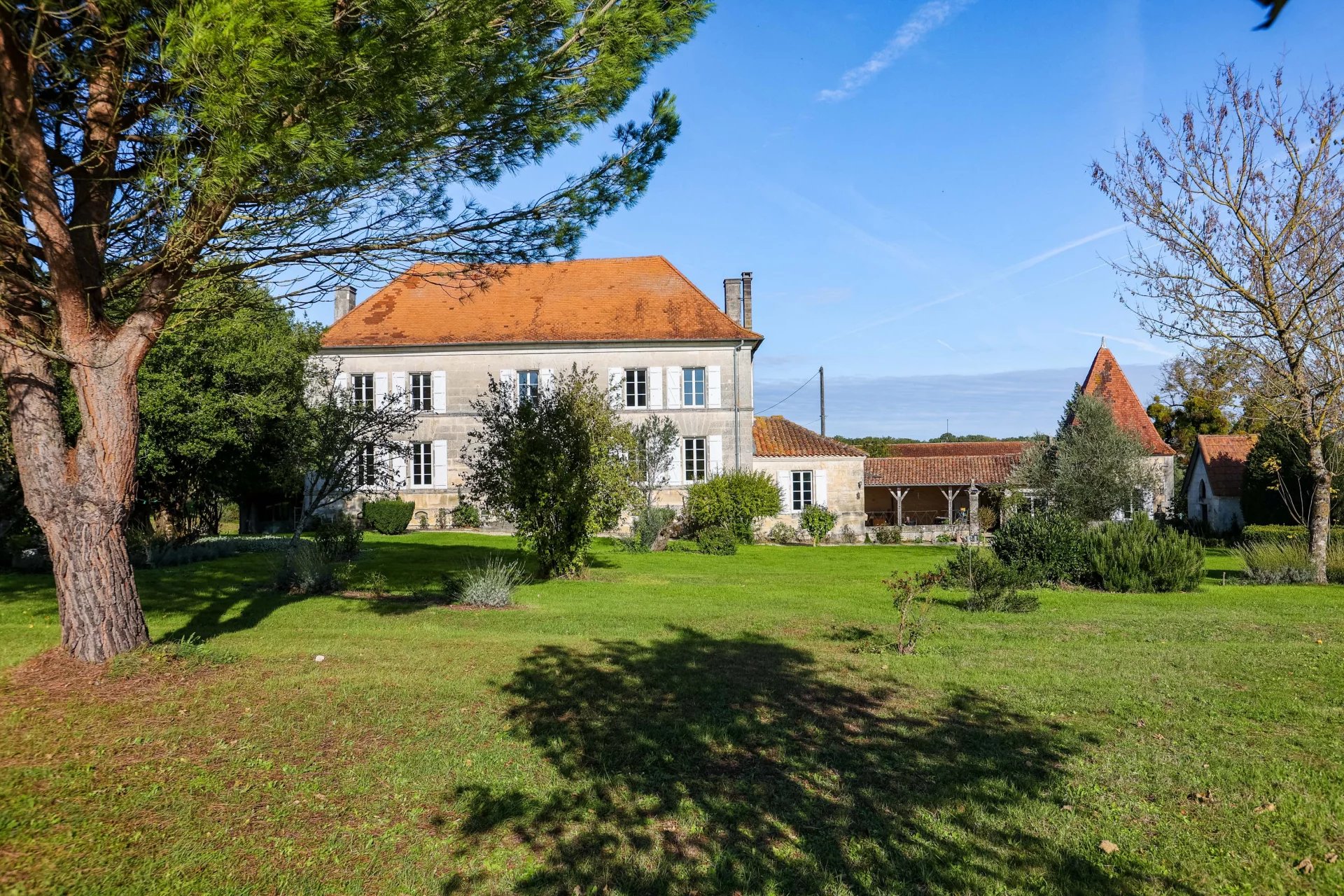 Property on 1.7 Hectares near Barbezieux