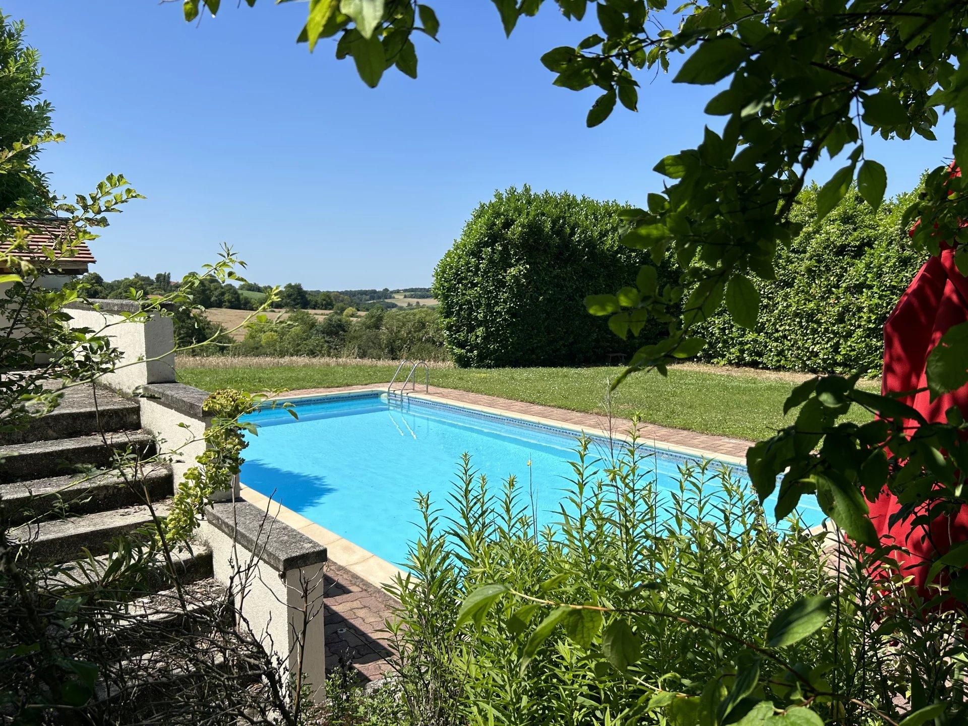 Propriété de caractère en pierre avec 4 maisons d'invités, piscine et tennis