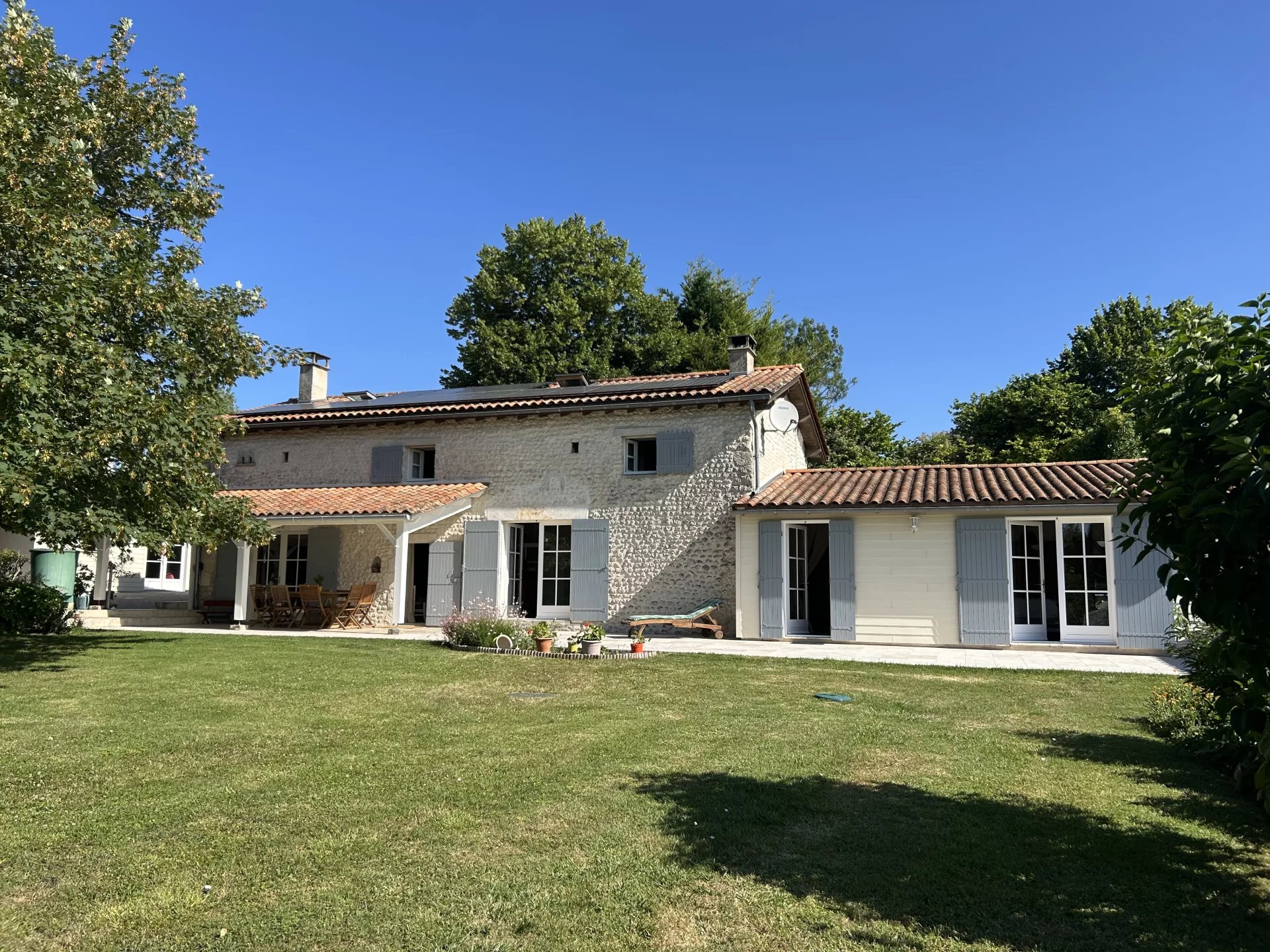 Charming Farmhouse with Modern Amenities in Sainte-Souline