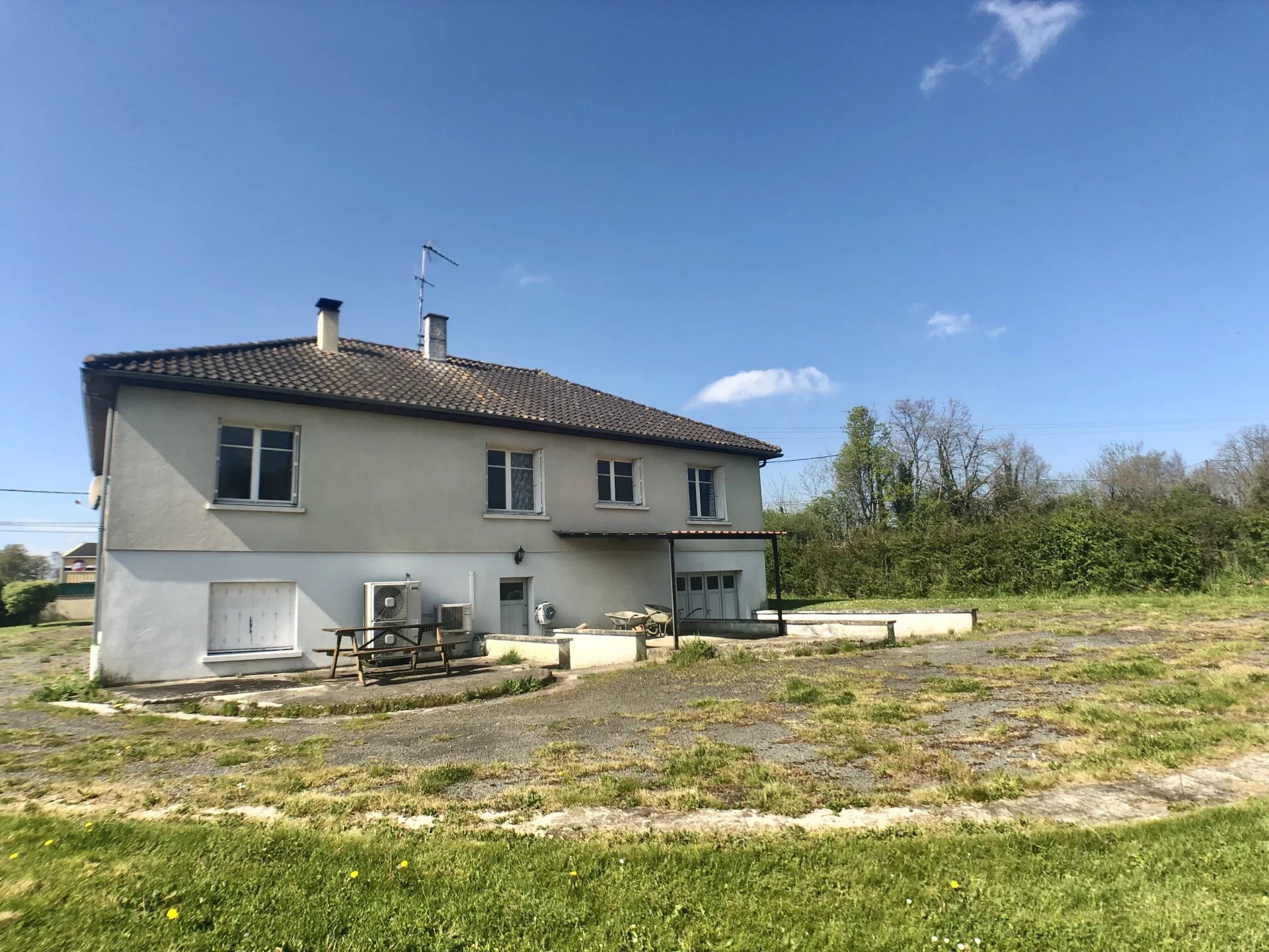 Nice family home near Montmorillon with a large garden and pond