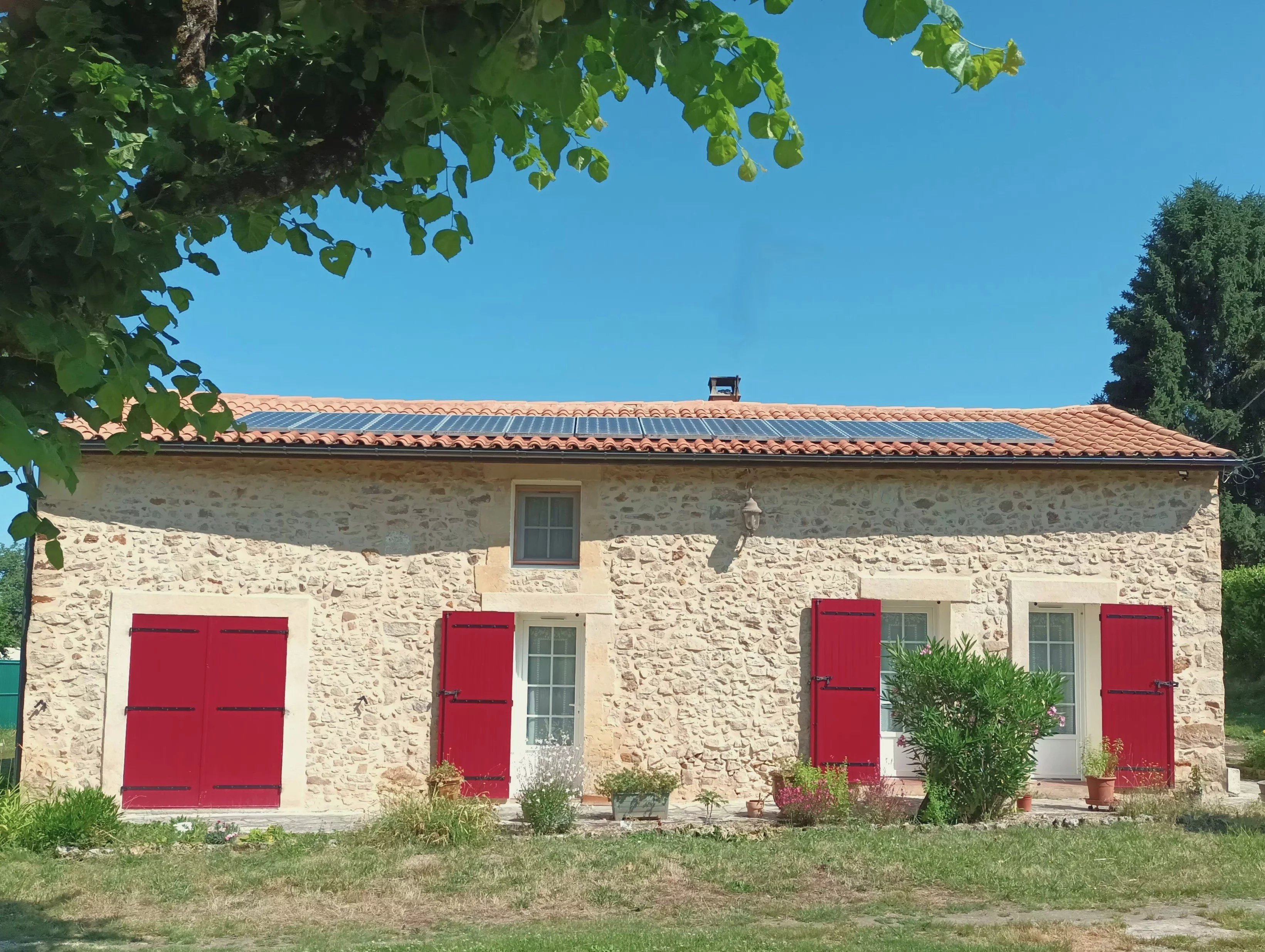 Charming stone house with guest house and pool