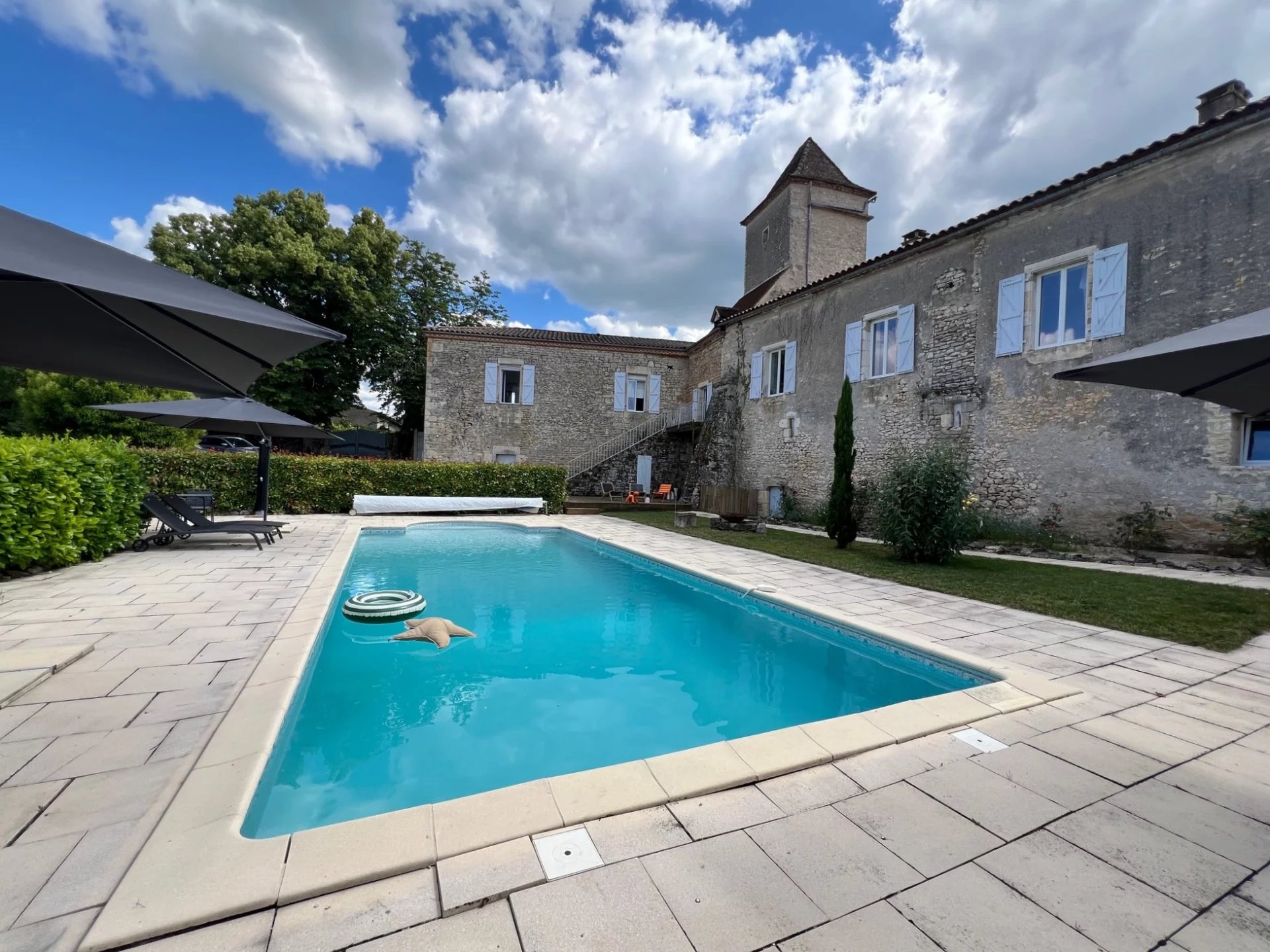 Superb stone, village house, ideal as chambre d'hôtes or large family home