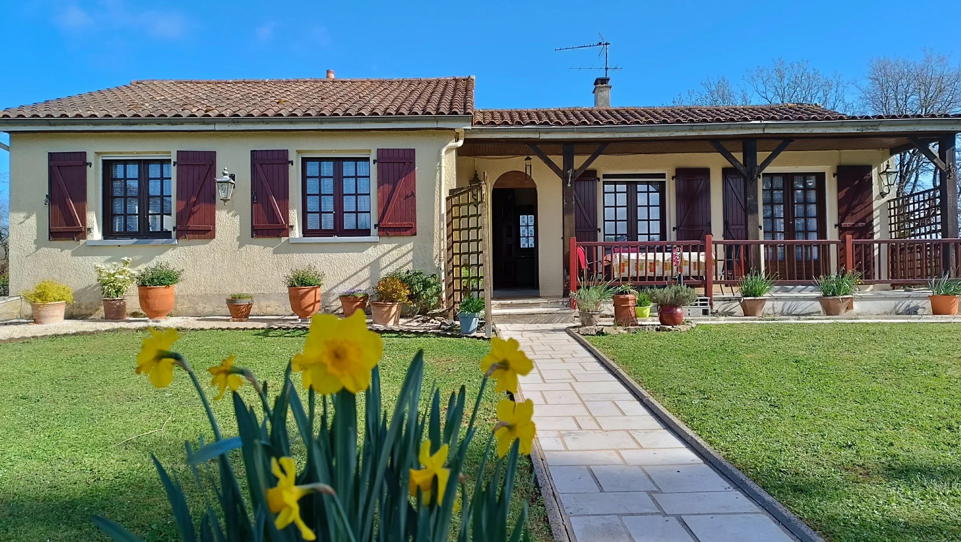 Maison avec piscine et maison d'amis sur 2650m² de terrain