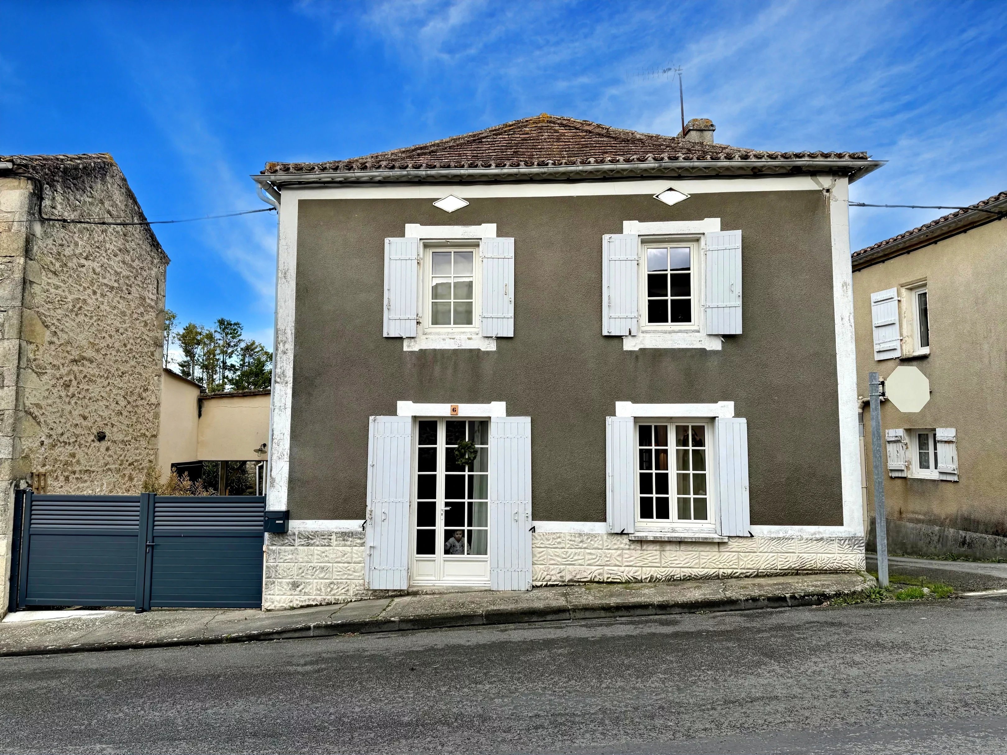 Charming townhouse with pretty walled garden