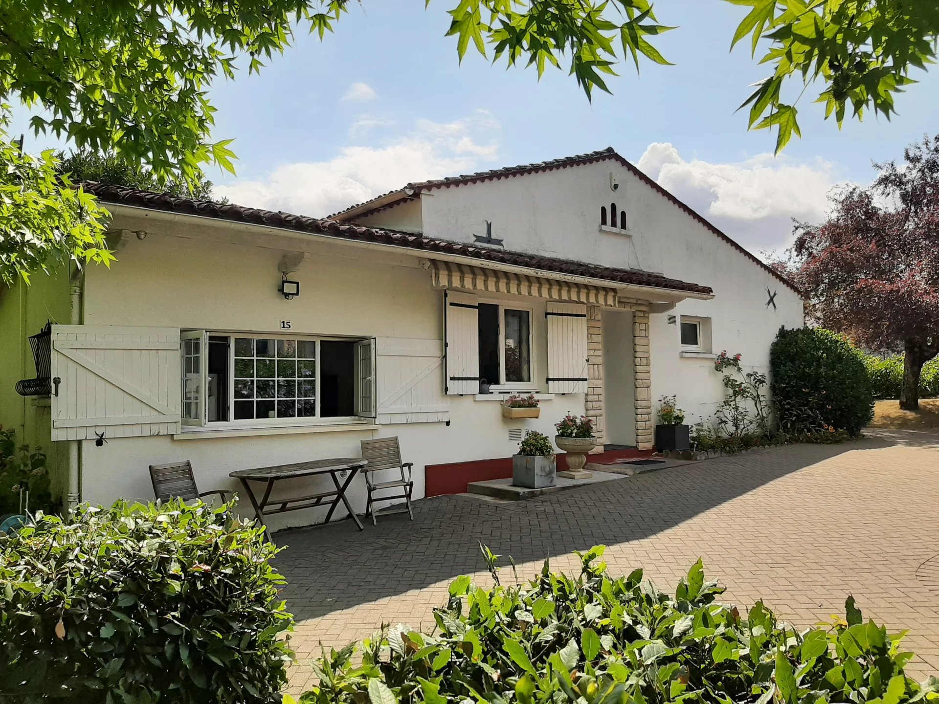 2 chambres, maison de village de plain-pied avec piscine et vues superbes