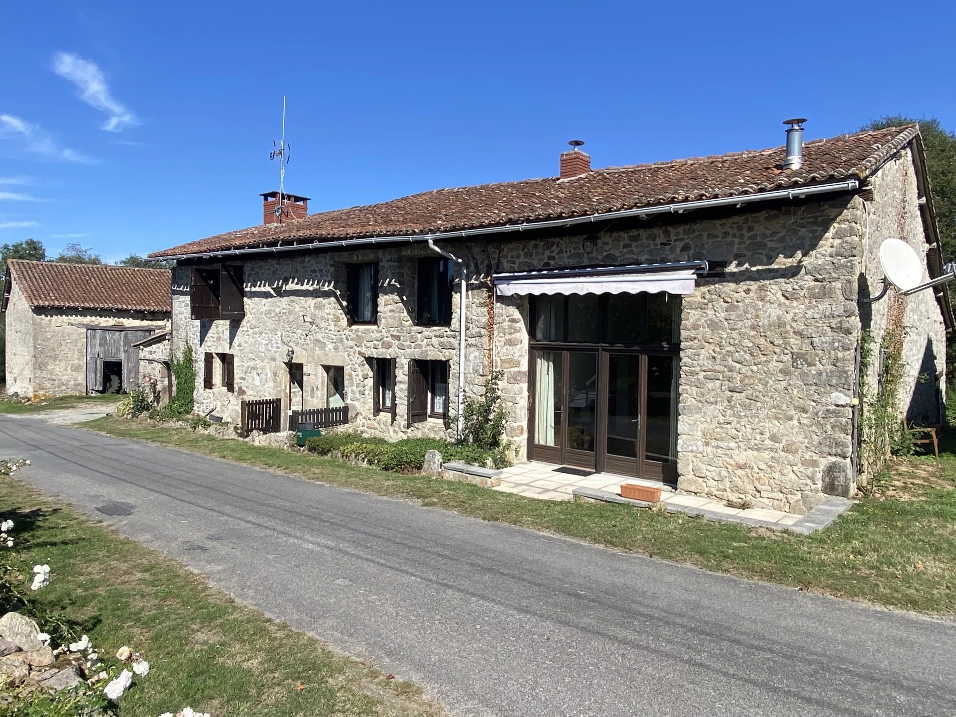 Charming large detached stone house in peaceful hamlet