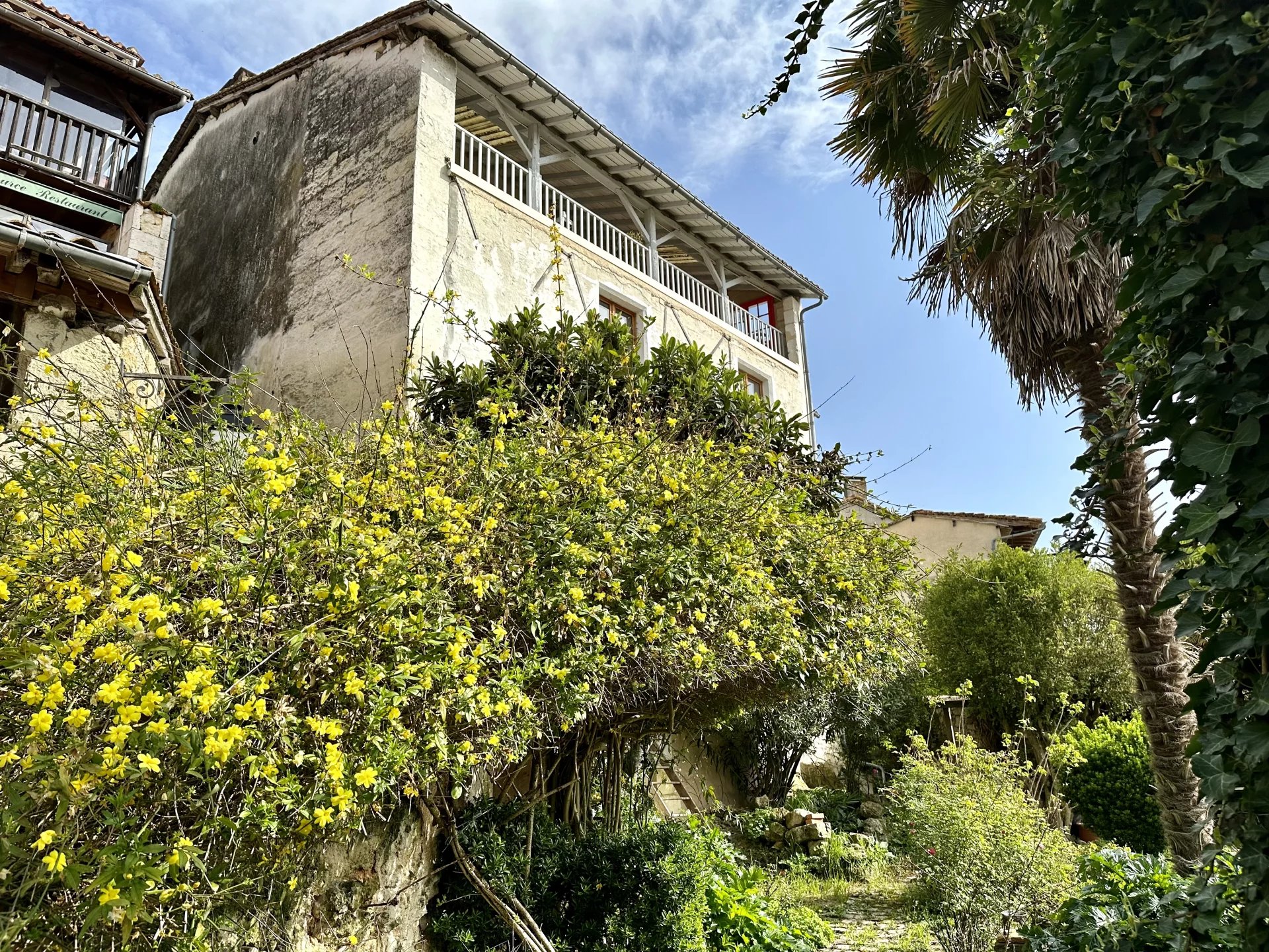 Character house with panoramic views in a beautiful listed village