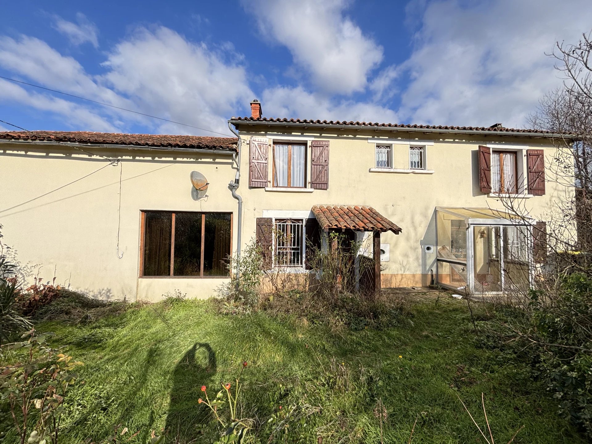 Very spacious detached country home with great views and outbuildings