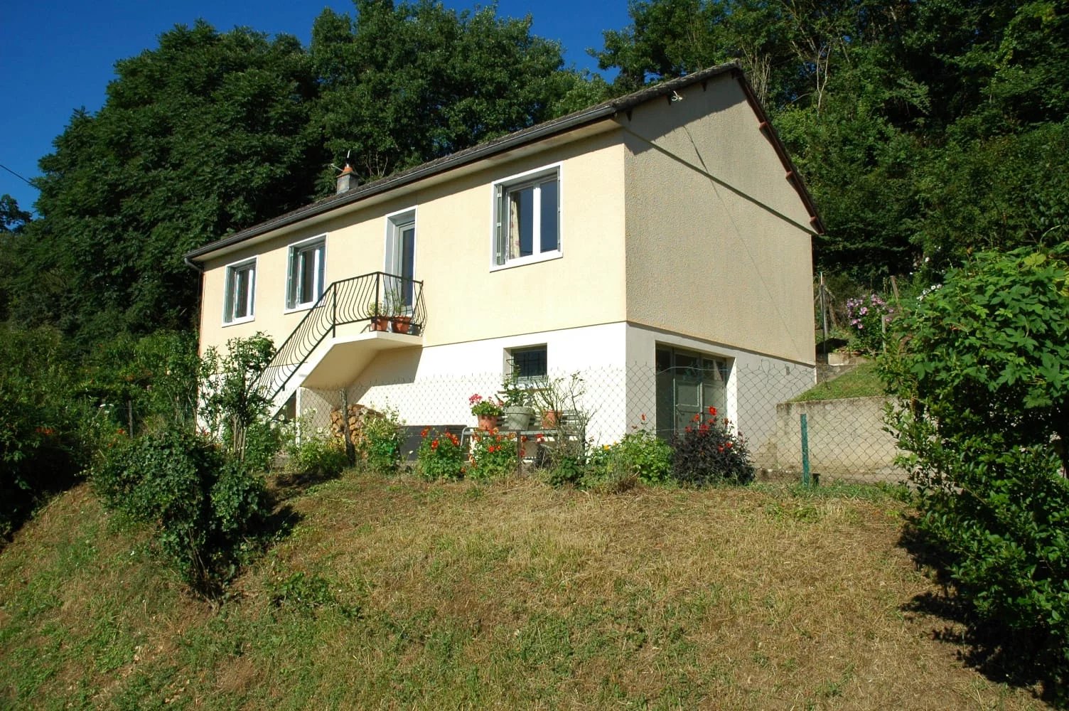 Delightful 2 bedroom house in the centre of Montmorillon