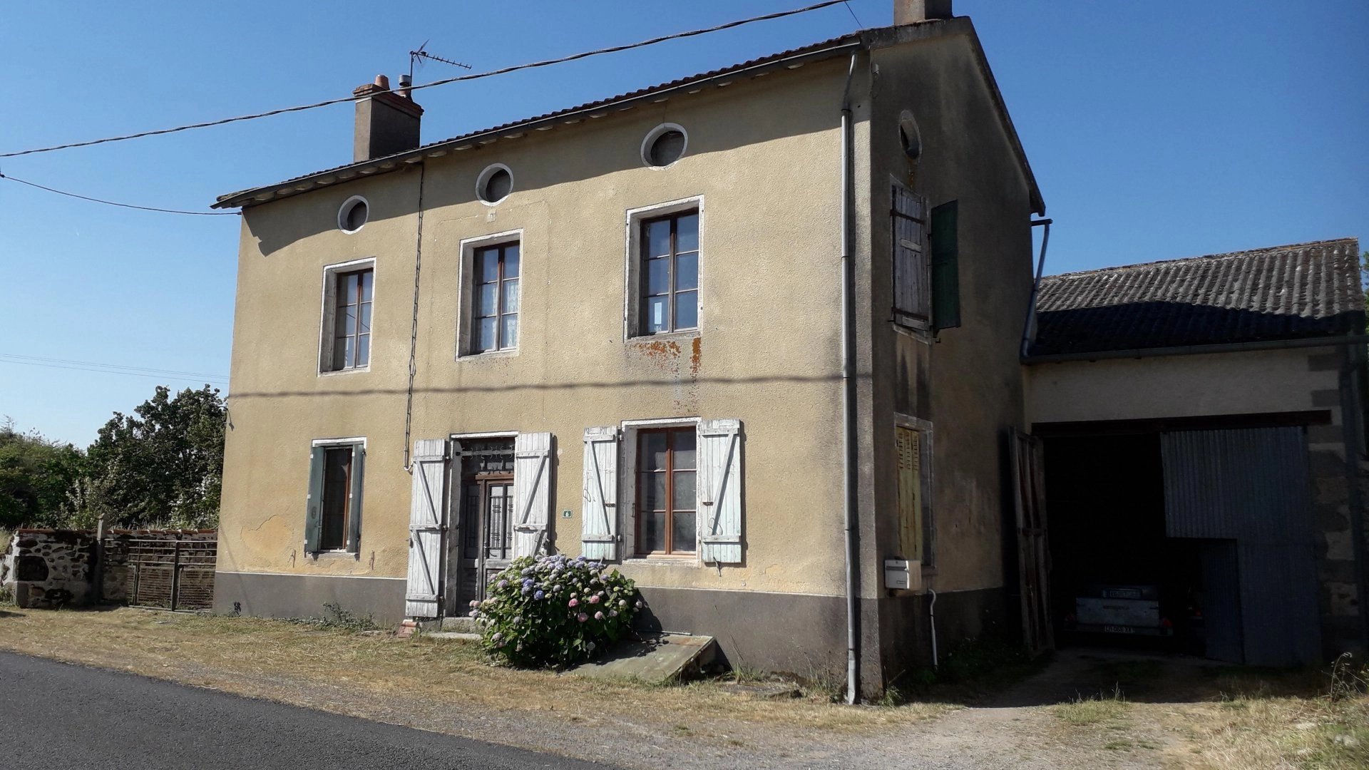 Maison avec prix attractif dans un village animé