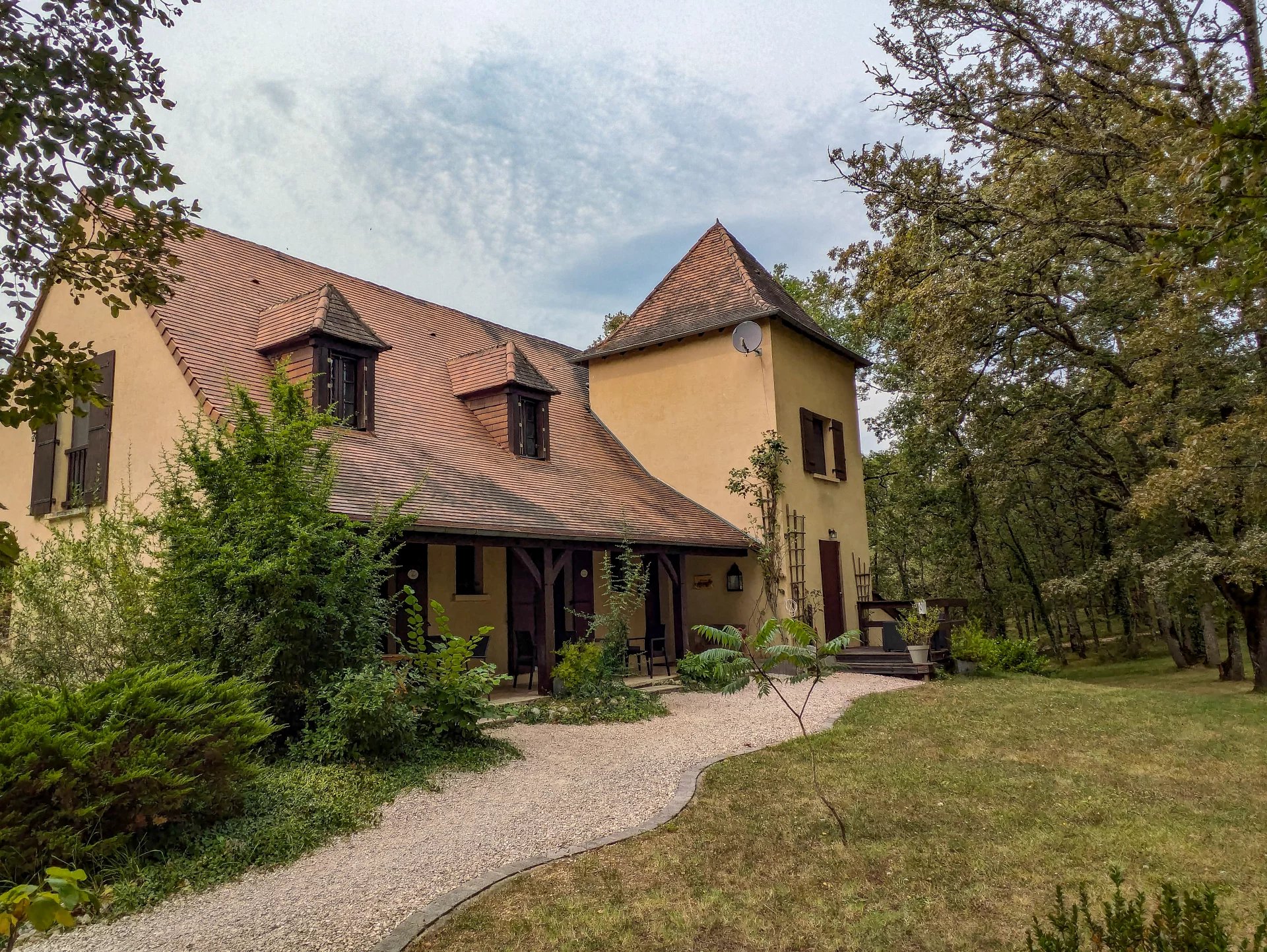 350m2 of flexible, well presented accommodation - Dordogne Valley