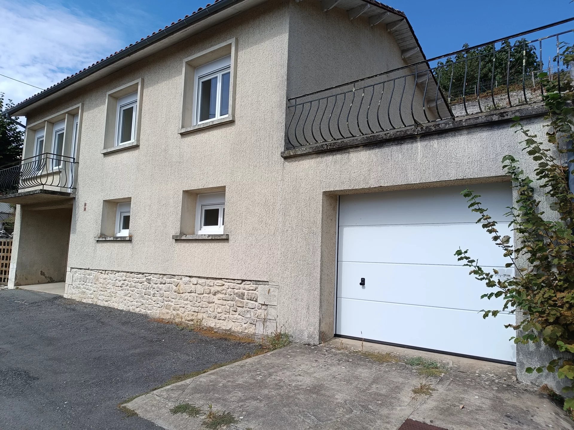 Town house within walking distance to the town centre