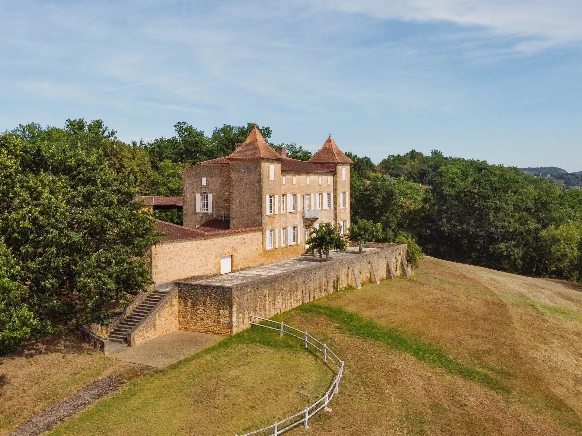 Beautiful small chateau and its estate overlooking the Lot valley