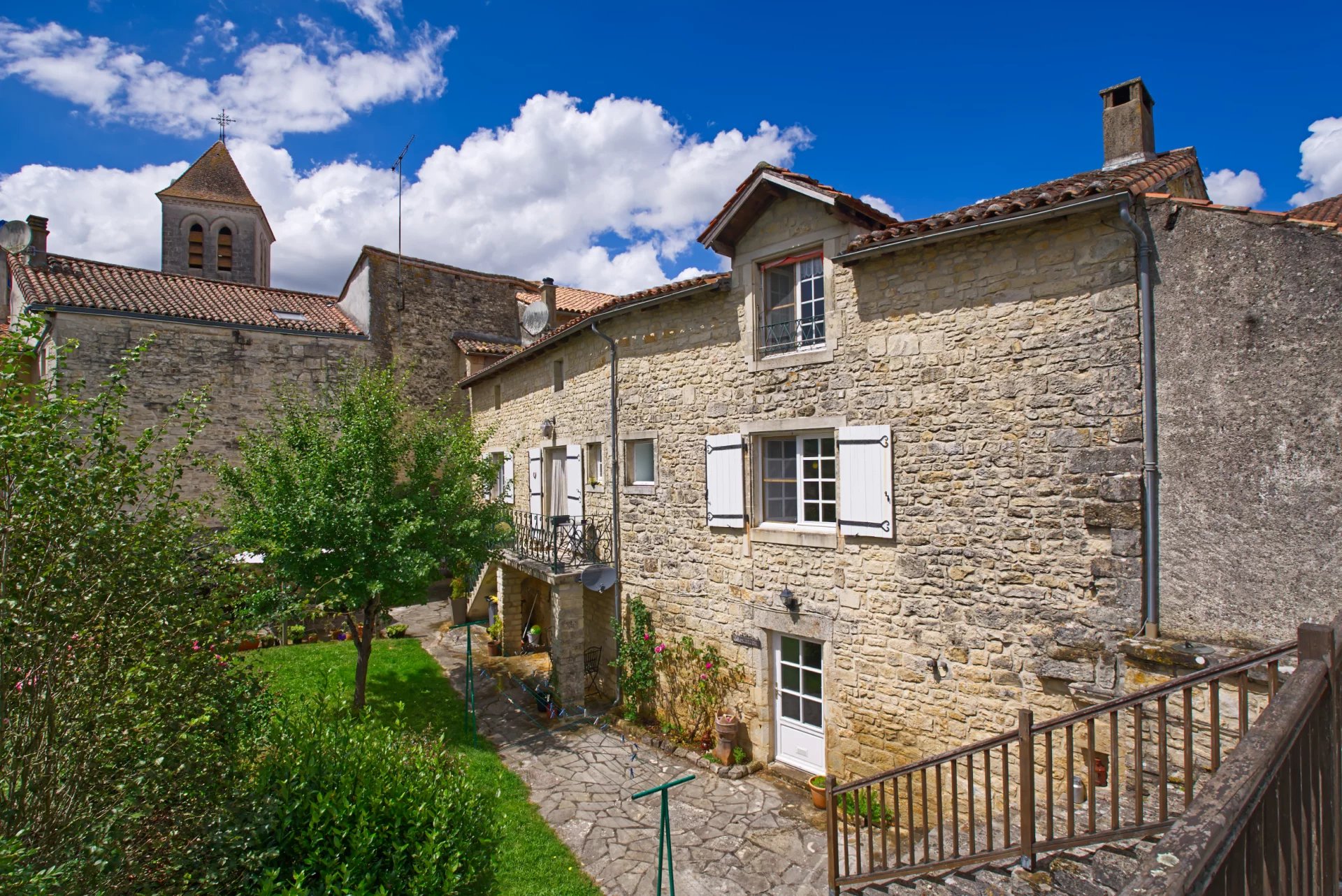 Charming 3/4 bed village property in heart of picturesque village Nanteuil-en-Vallée