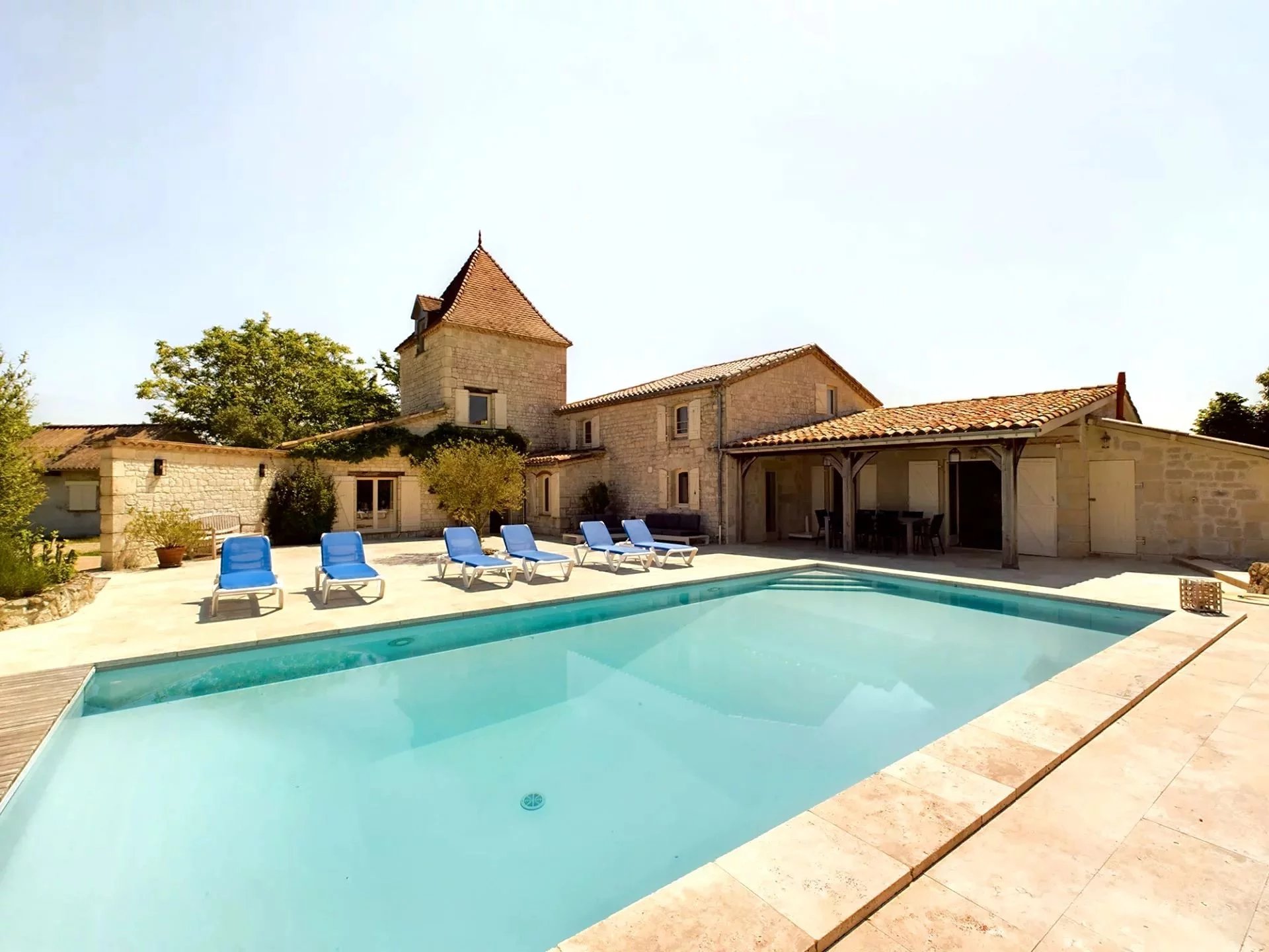 Lovely house with pool