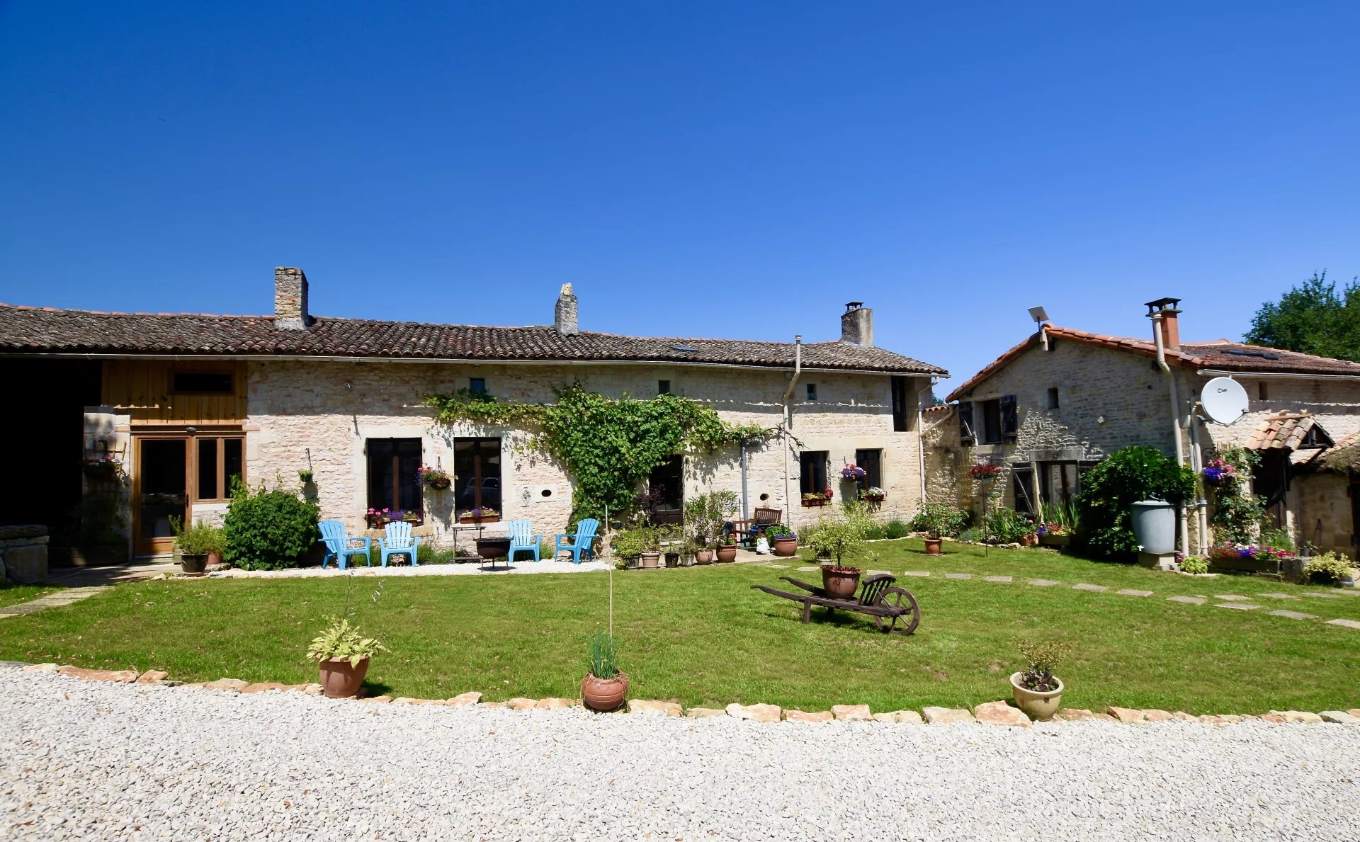 Superbly renovated 3 bed stone longère with 1 bed guest cottage