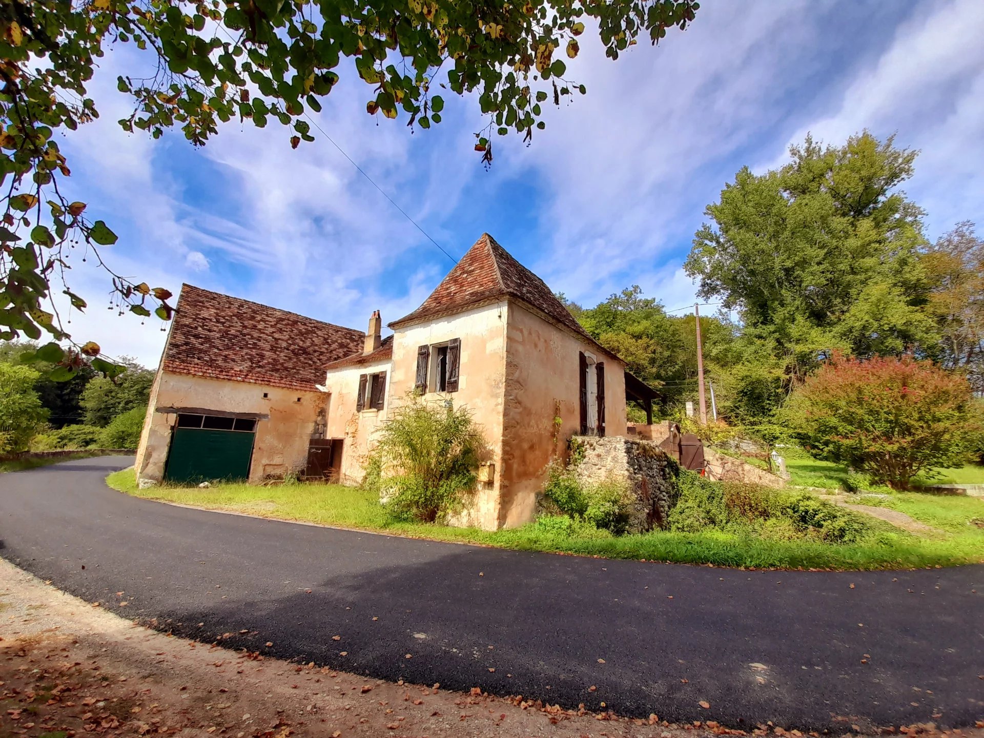 Jolie maison en pierre à rénover entièrement