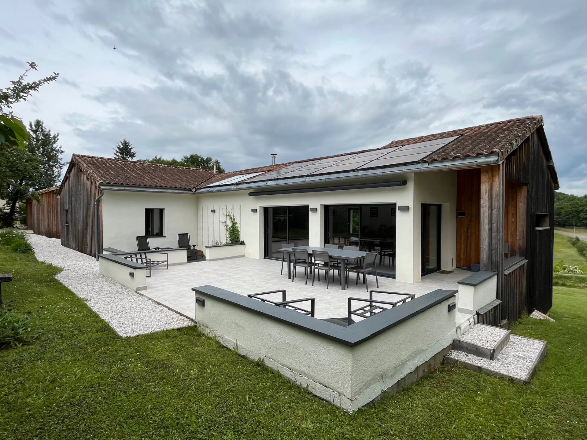 Maison d'architecte offrant trois chambres