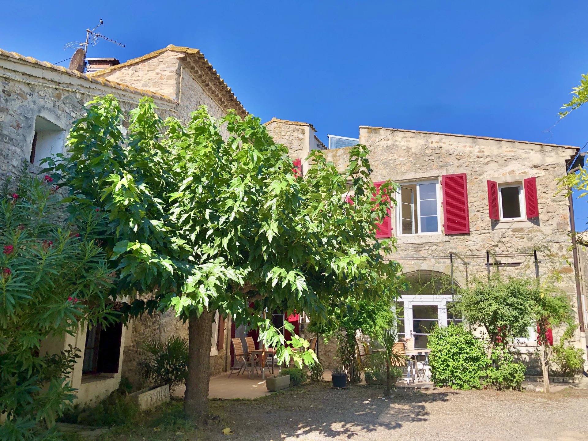 Paraza - Propriété en pierre proche du Canal du Midi