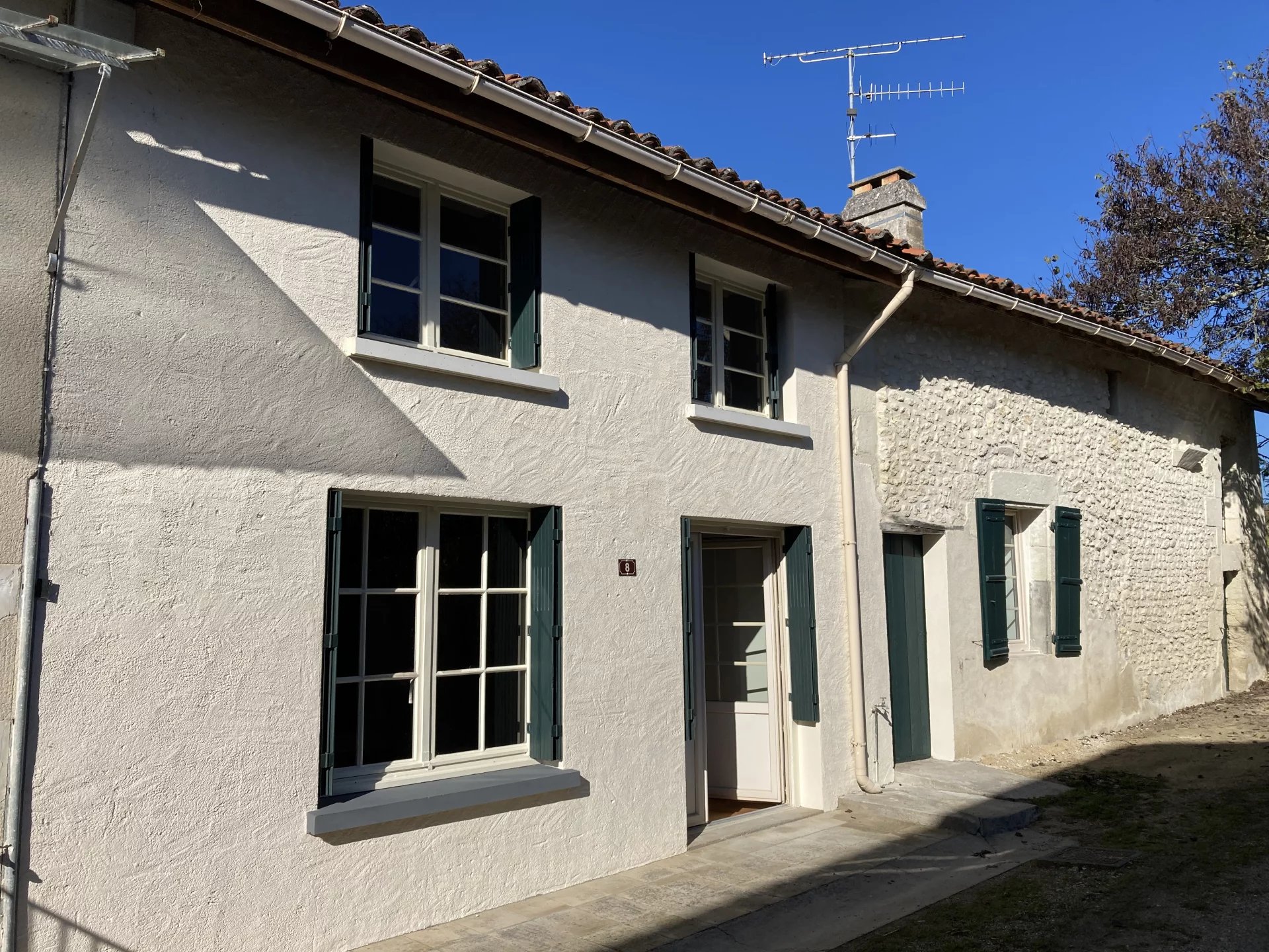 Cottage near Aubeterre sur Dronne