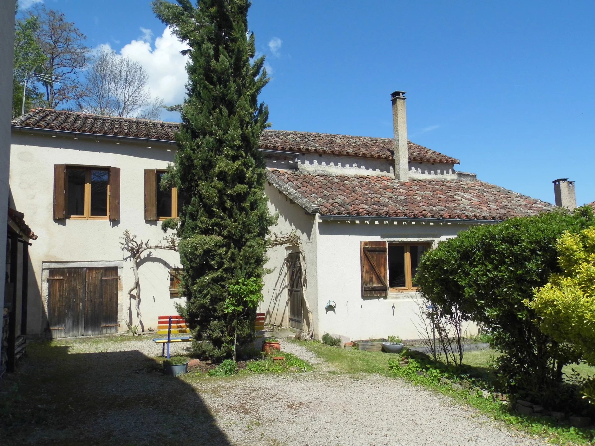 House in bastide village with garden and easy parking