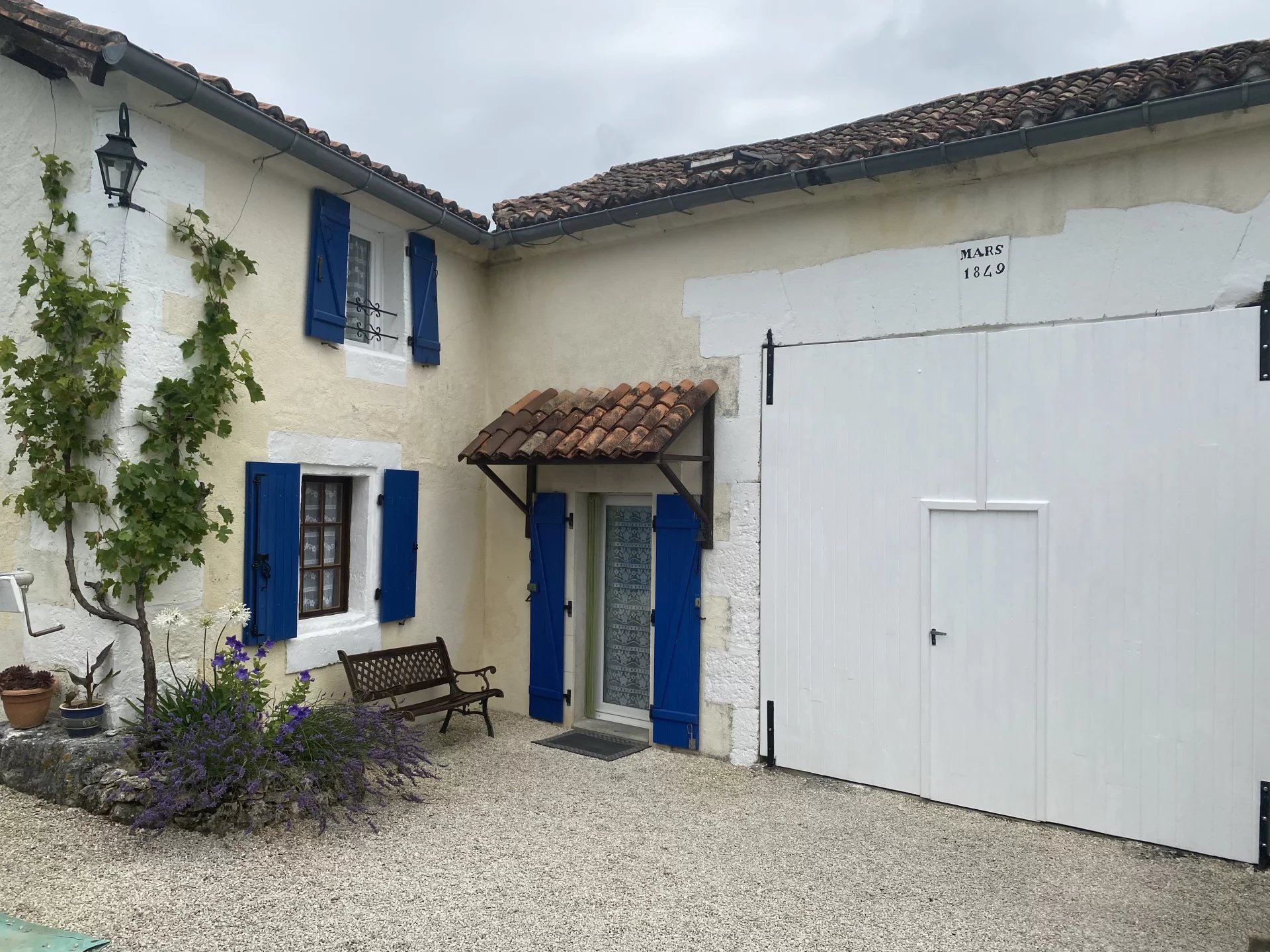 Maison de 4 chambres dans un endroit paisible à la campagne