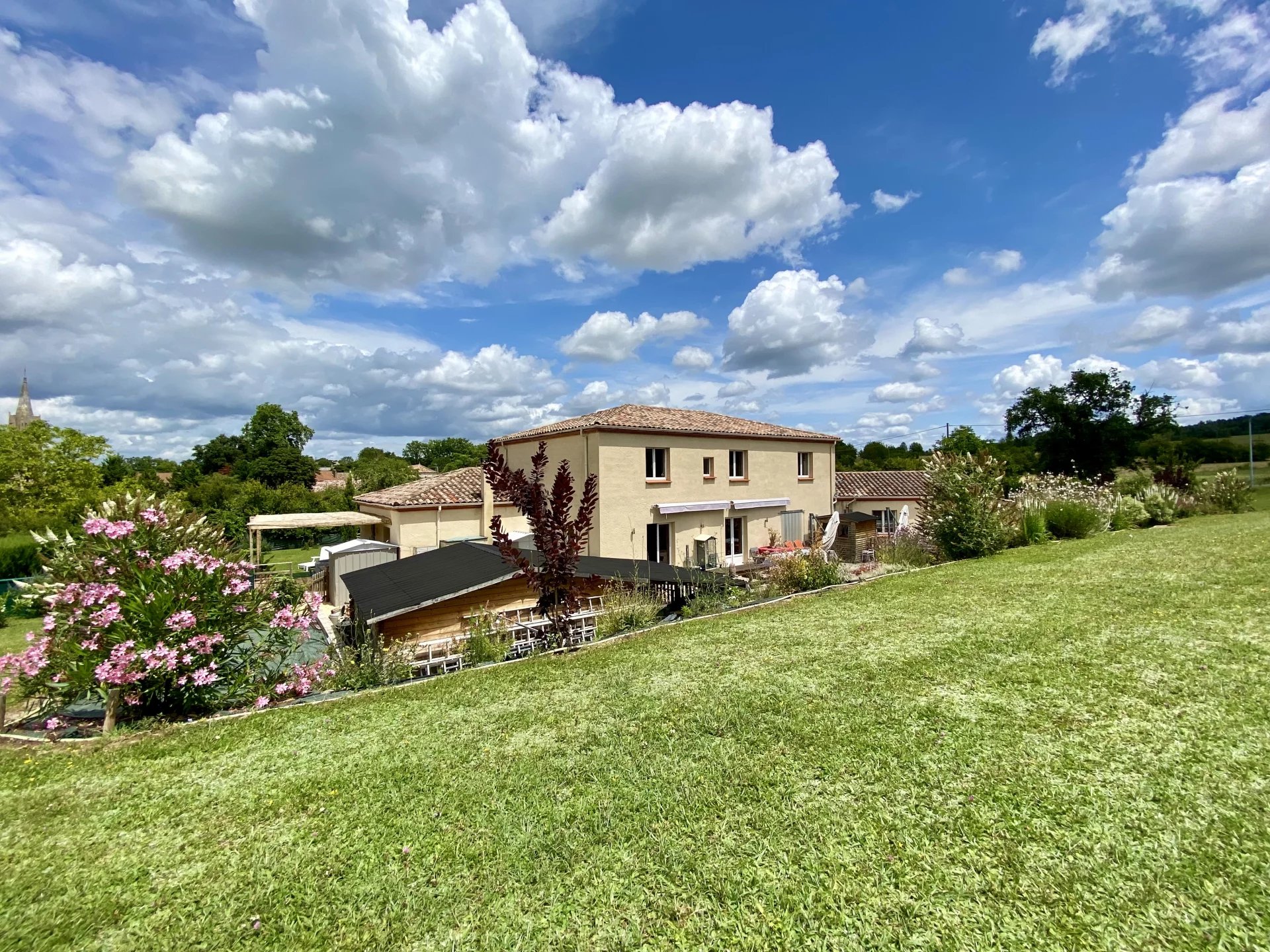 Grande maison avec deux studios proche de la bastide de Villeréal