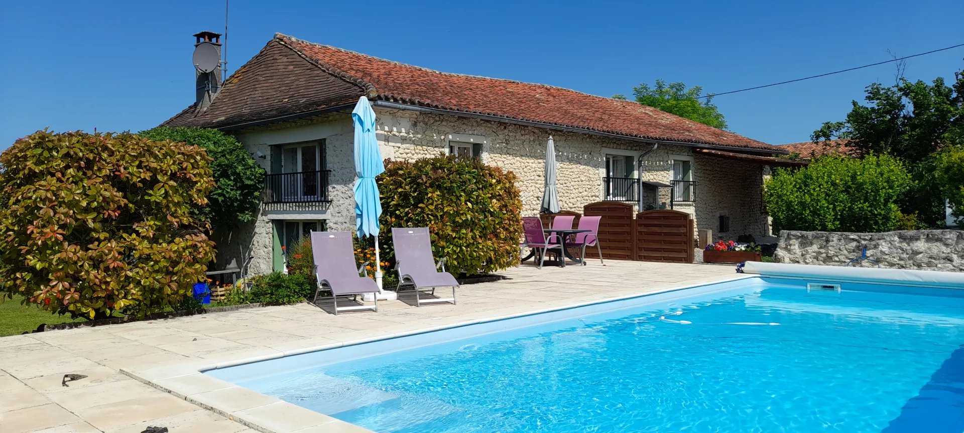 Grange convertie avec 3 chambres, jardin et piscine