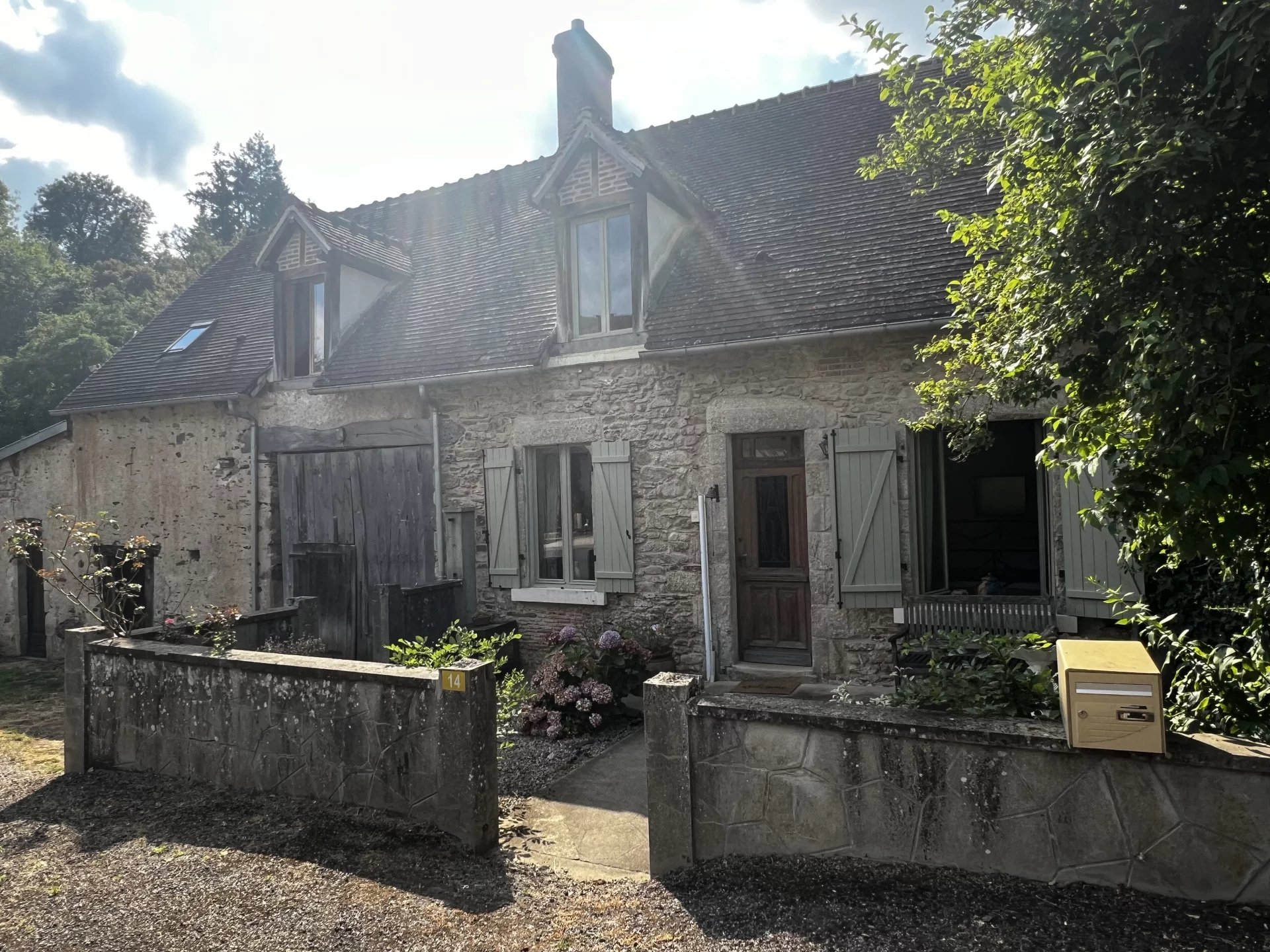 Maison de charme dans un joli village avec plus de 5000m2 de jardin