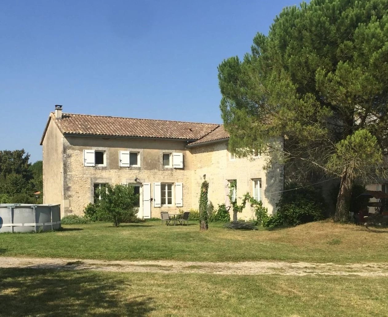 Just 5 minutes from Ruffec - large detached property with 7491m² of land
