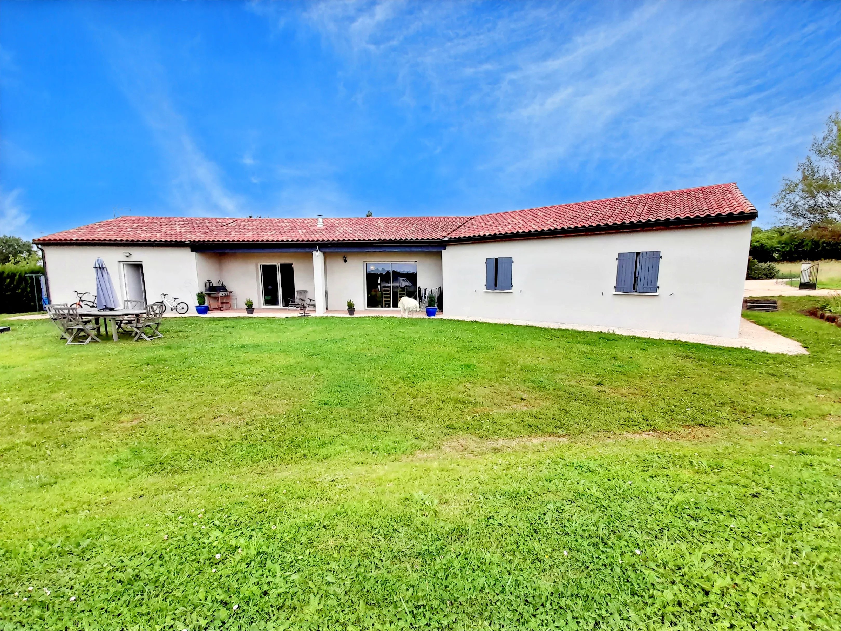 Villa contemporaine avec terrain près de Beaumontois-en-Périgord