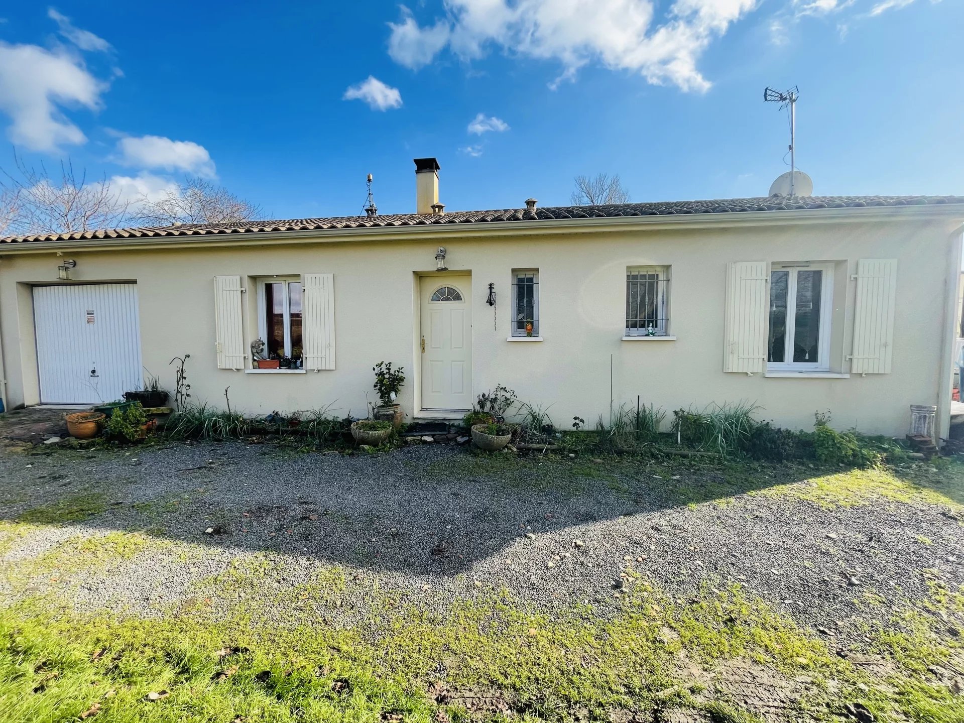 Bungalow with 2 bedrooms on 5061 m² of land