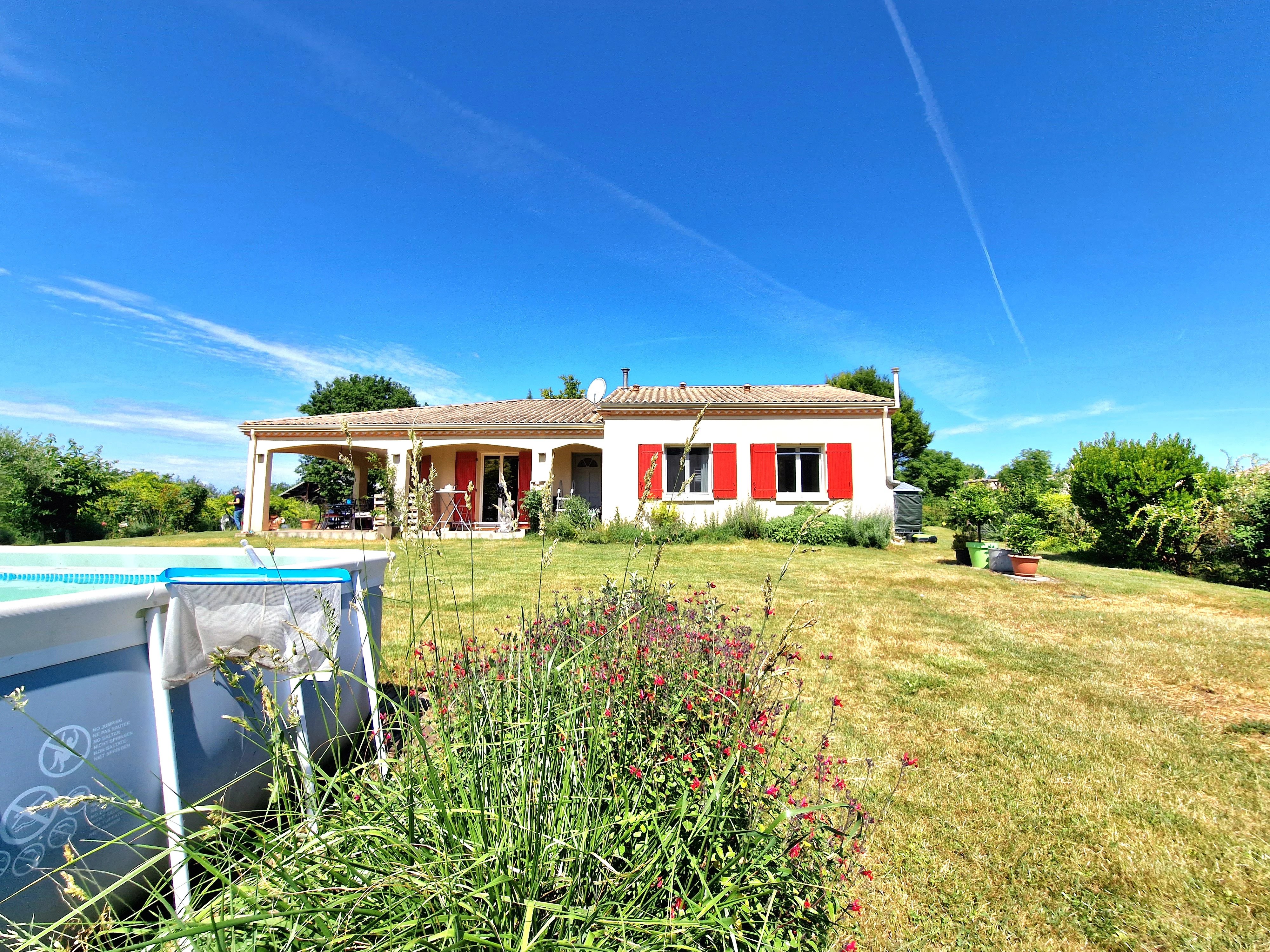 Maison moderne individuelle avec 4 chambres