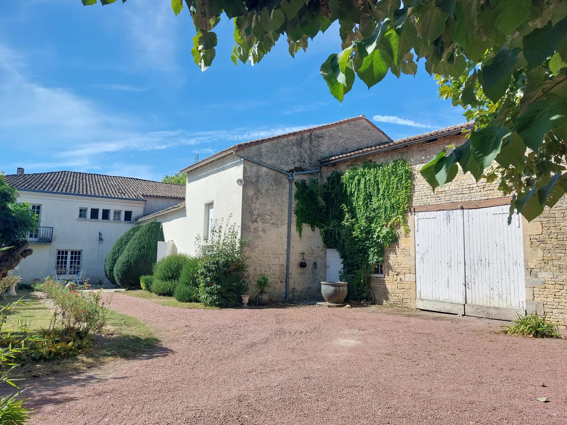 Très belle maison de village avec jardin clos