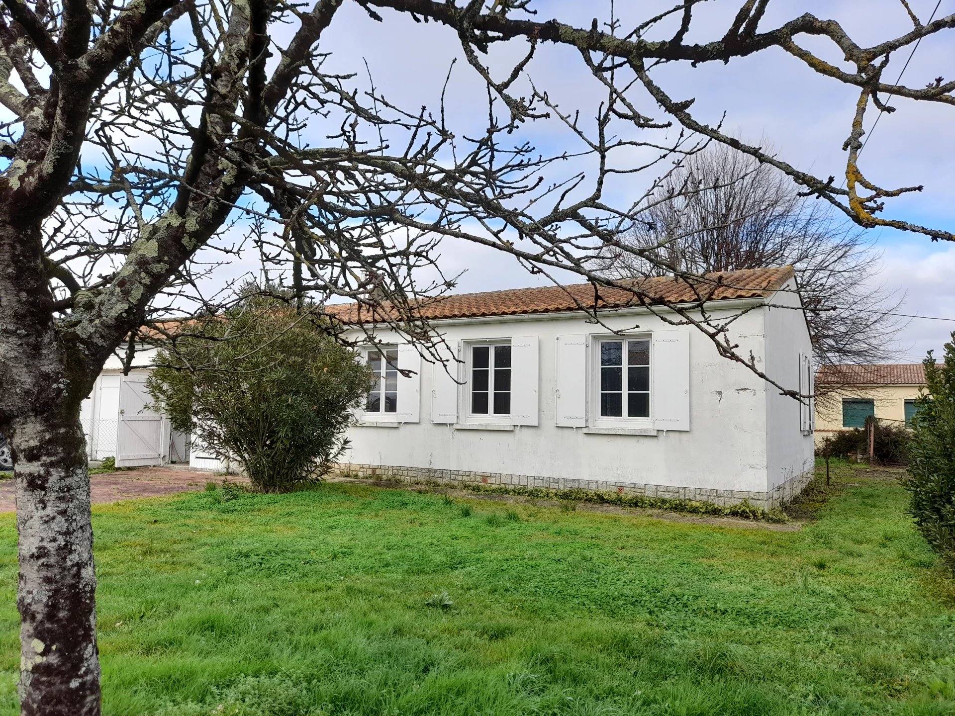 Lovely bungalow to renovate in La Tremblade