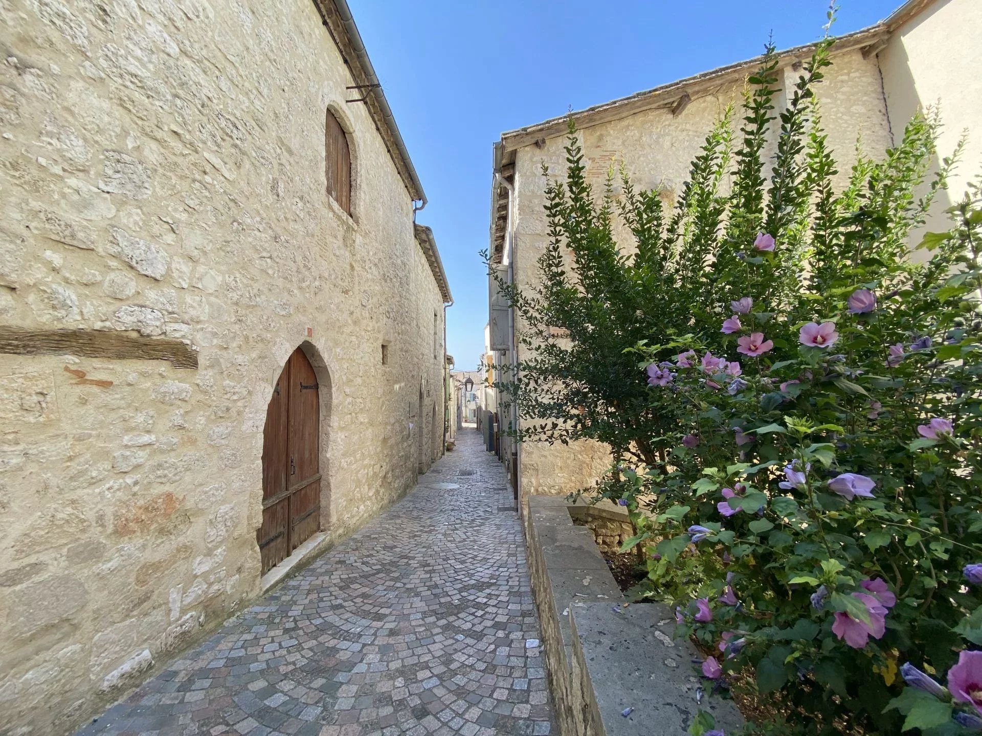 Investment property in the heart of the charming bastide town of Monflanquin