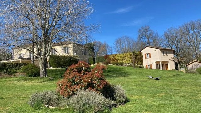 Grande maison familiale avec piscine et revenu locatif