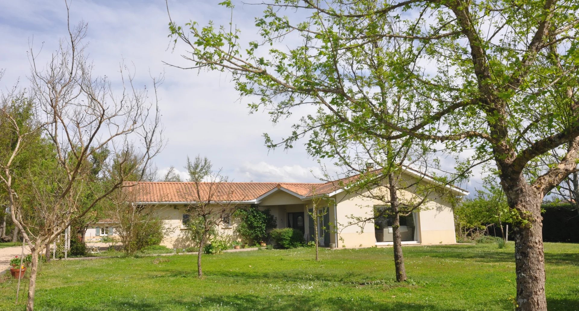 4-bedroom house on 6800 m² of land