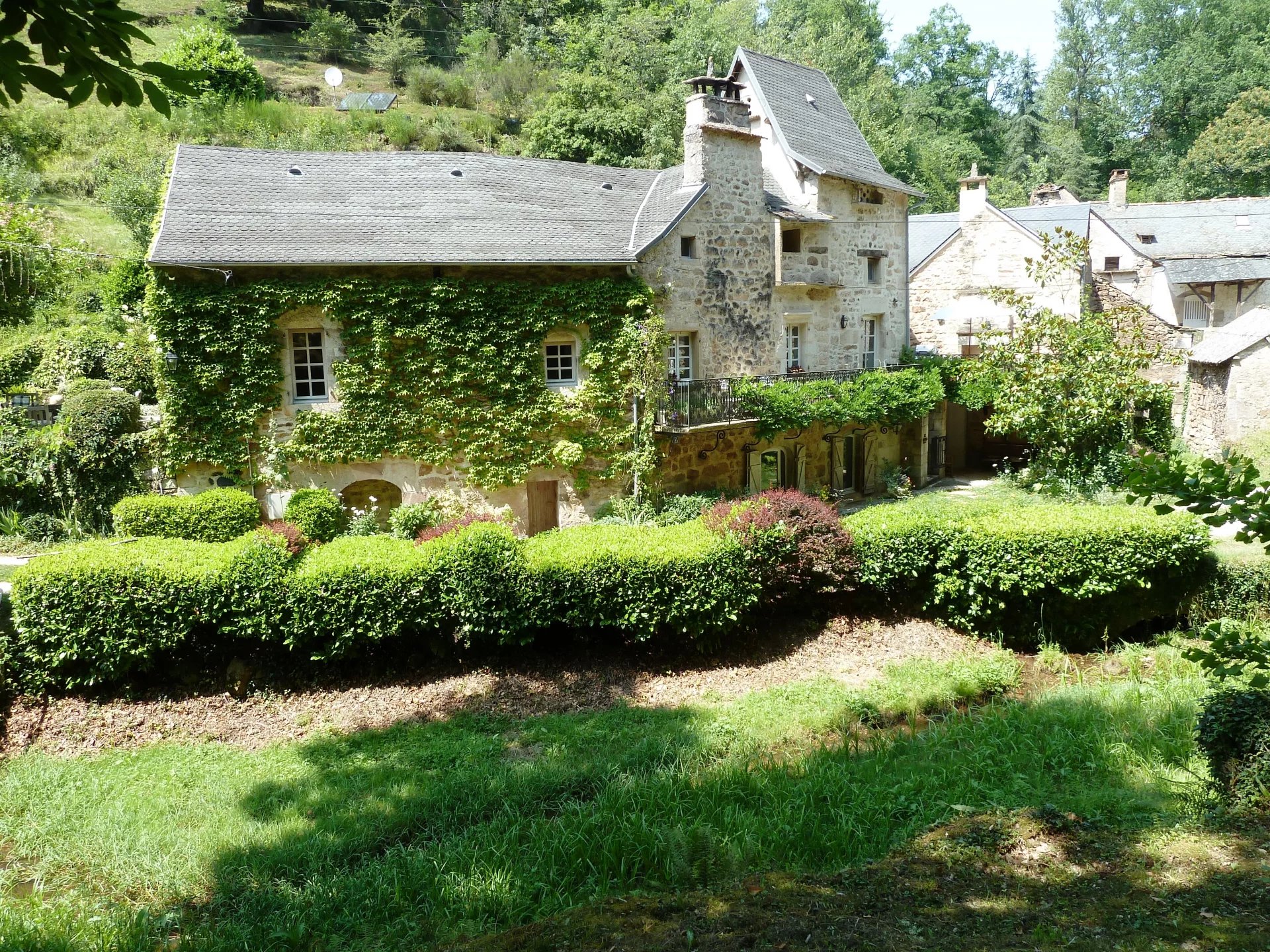 A beautifully restored country house in a hidden valley