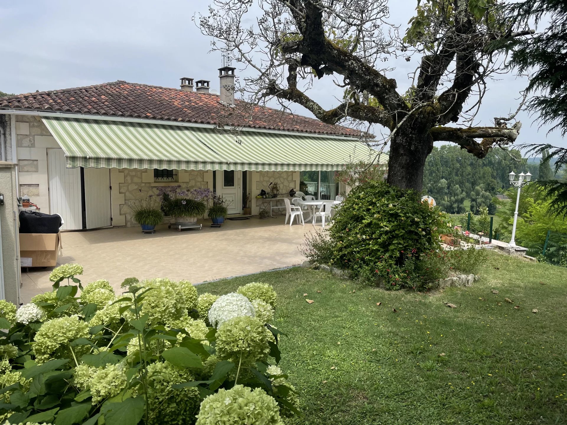 Vues panoramiques dans un village classé recherché